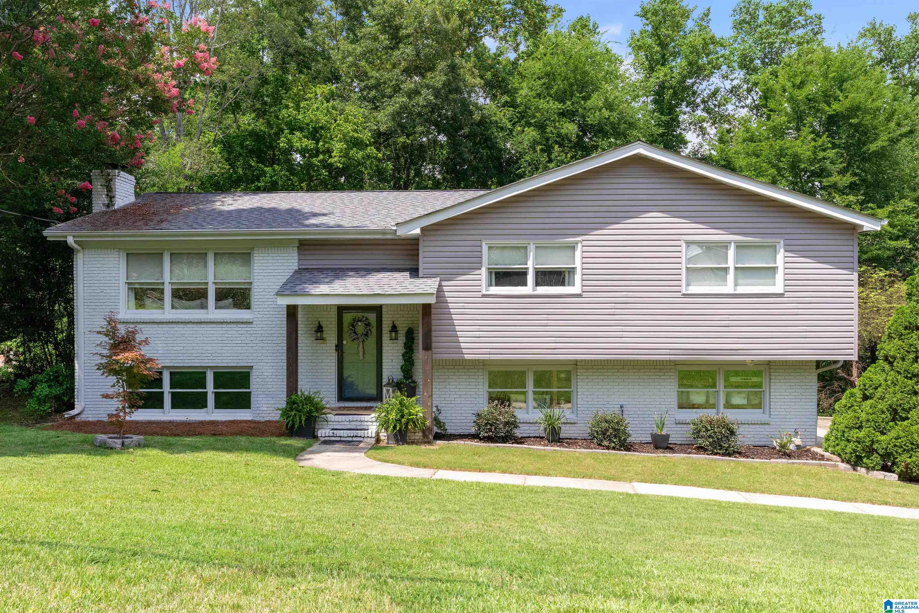 Photo 1 of Single family home for sale at 2357 Mountain Oaks Ln, Hoover, AL 35226 | MLS# 21461429 | Listing updated on 2026-08-31