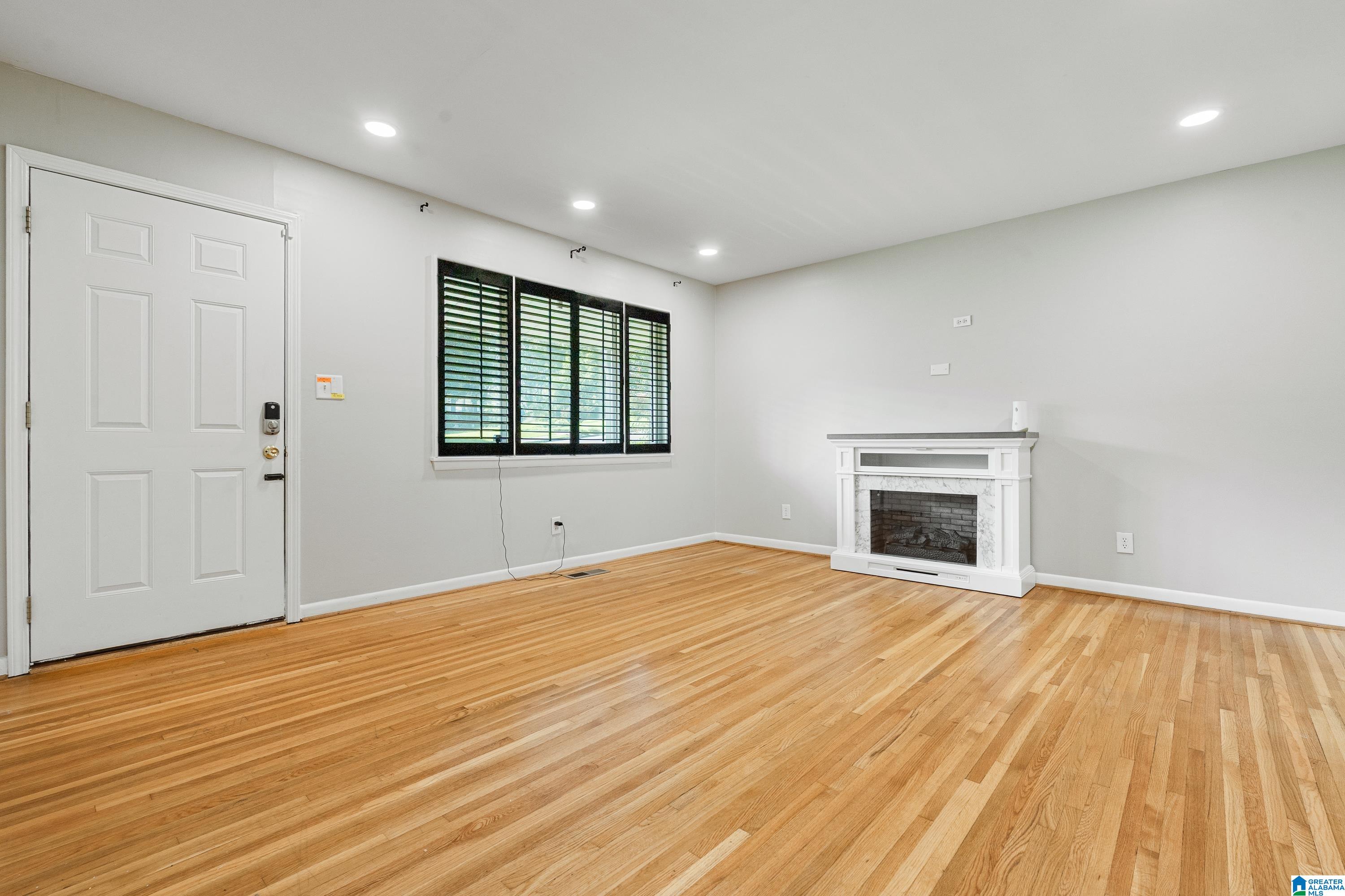 Photo 2 of Single family home for sale at 604 Gravlee Ln, Birmingham, AL 35206 | MLS# 21461461 | Listing updated on 2026-09-07