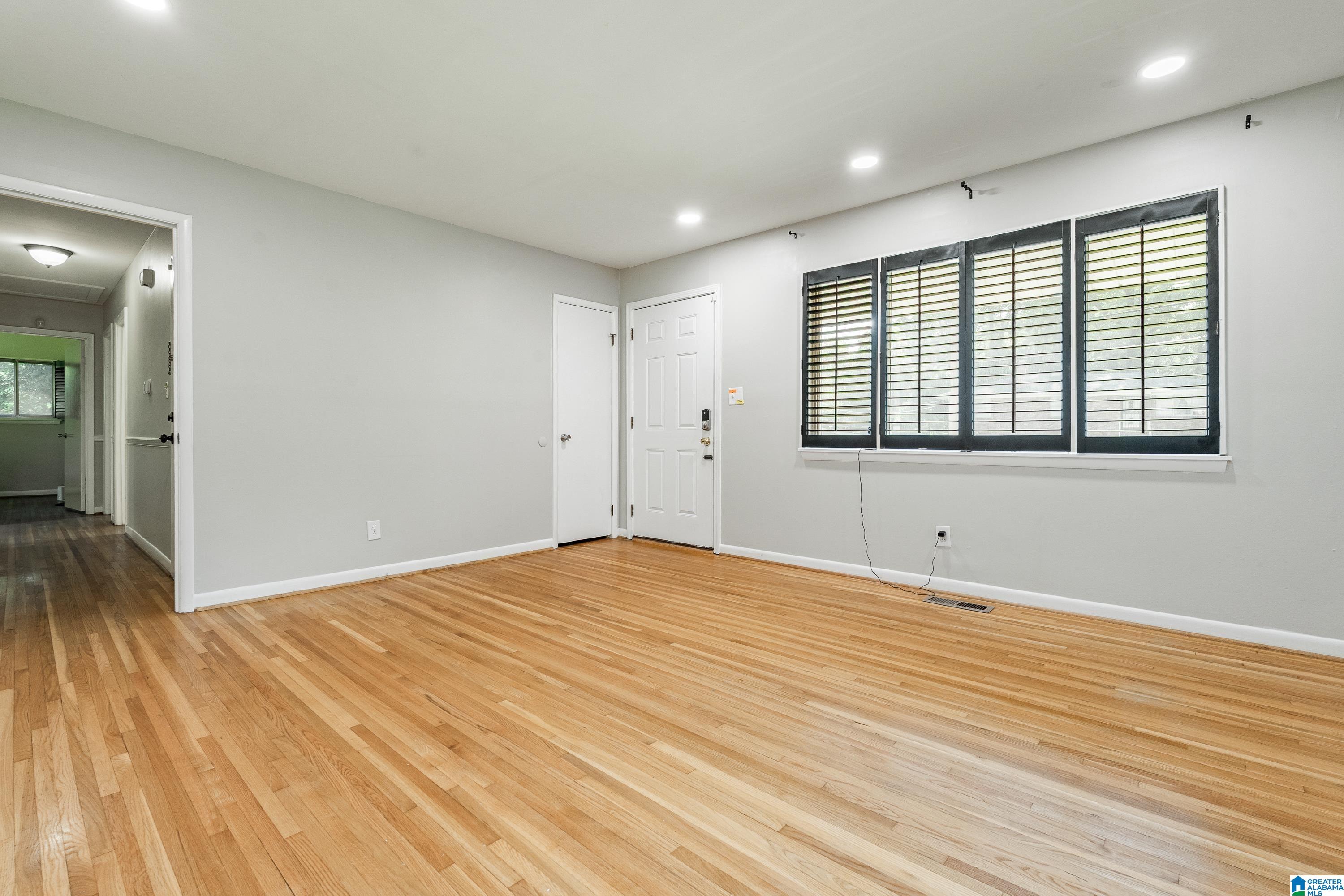 Photo 3 of Single family home for sale at 604 Gravlee Ln, Birmingham, AL 35206 | MLS# 21461461 | Listing updated on 2026-09-07