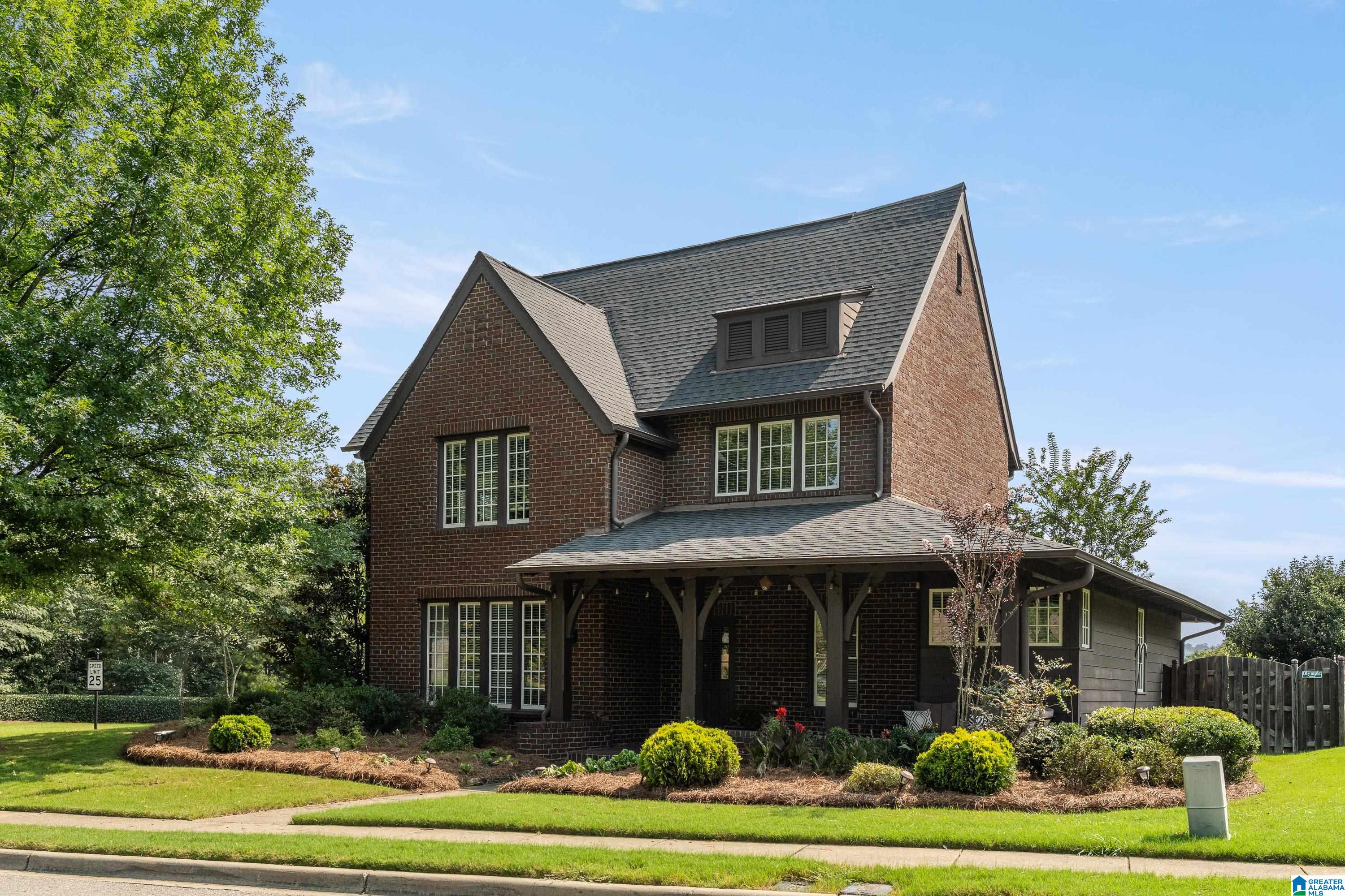Photo 1 of Single family home for sale at 3840 Village Ctr Dr, Hoover, AL 35226 | MLS# 21461463 | Listing updated on 2026-08-28