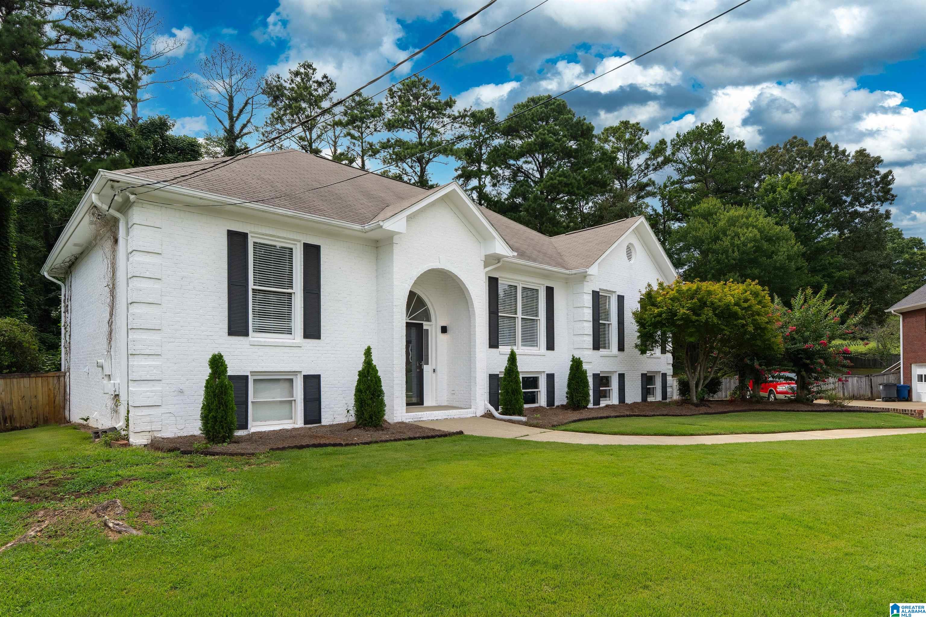 3rd image of 416 Still Oaks Circle, Trussville, AL 35173 | MLS# 21461467