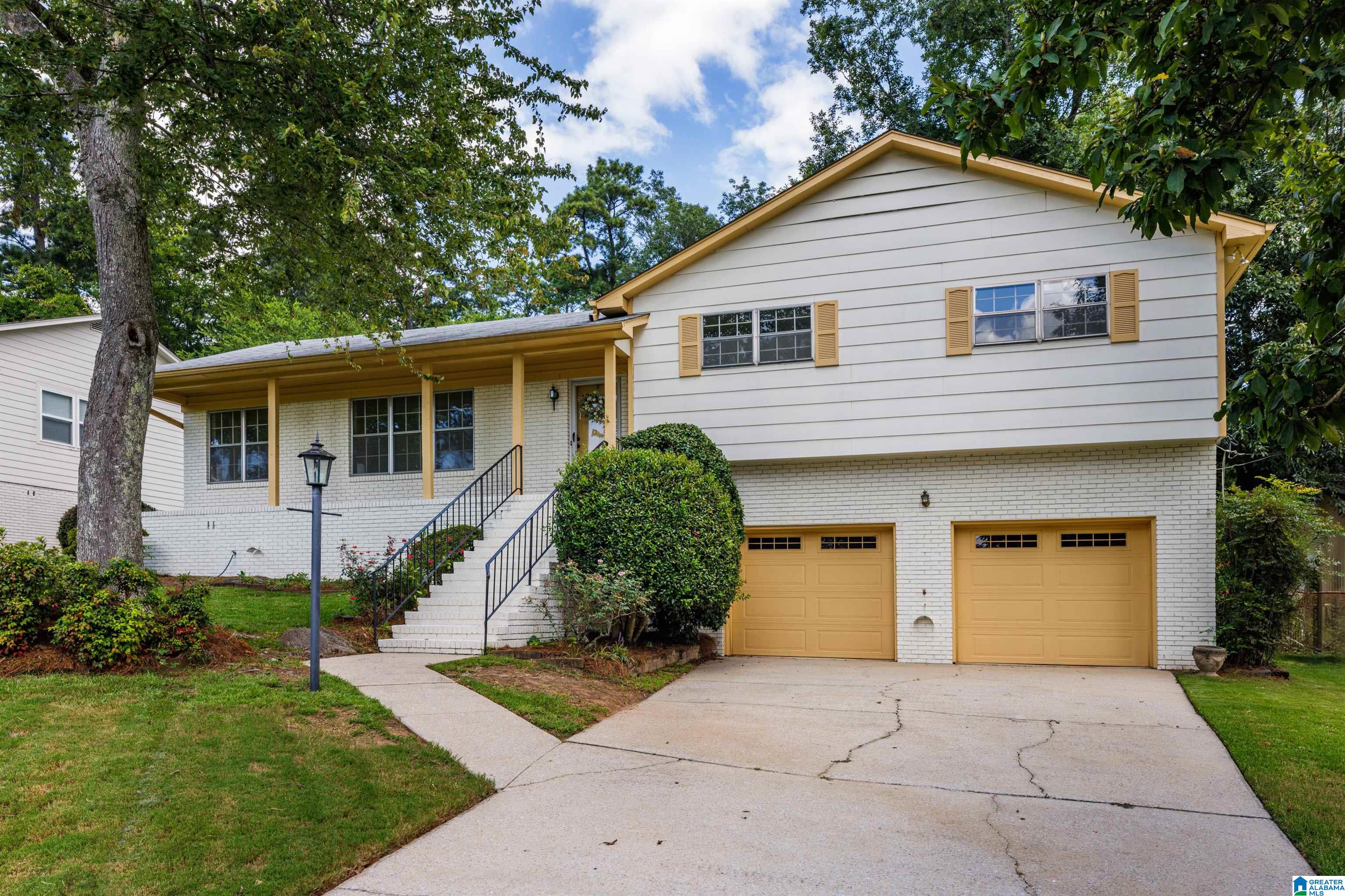 Photo 2 of Single family home for sale at 2308 Locke Ln, Hoover, AL 35226 | MLS# 21461496 | Listing updated on 2026-08-21