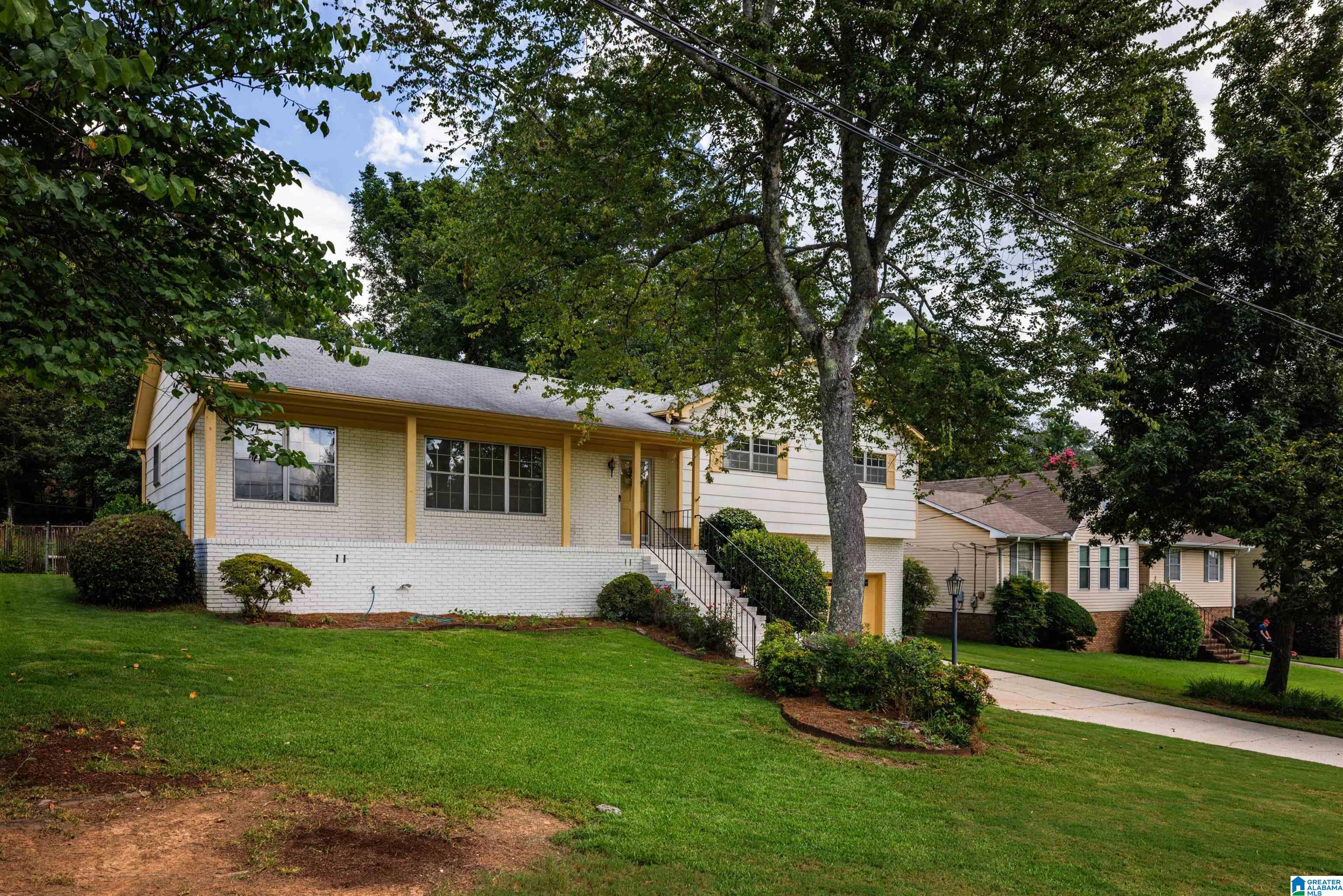 Photo 3 of Single family home for sale at 2308 Locke Ln, Hoover, AL 35226 | MLS# 21461496 | Listing updated on 2026-08-21