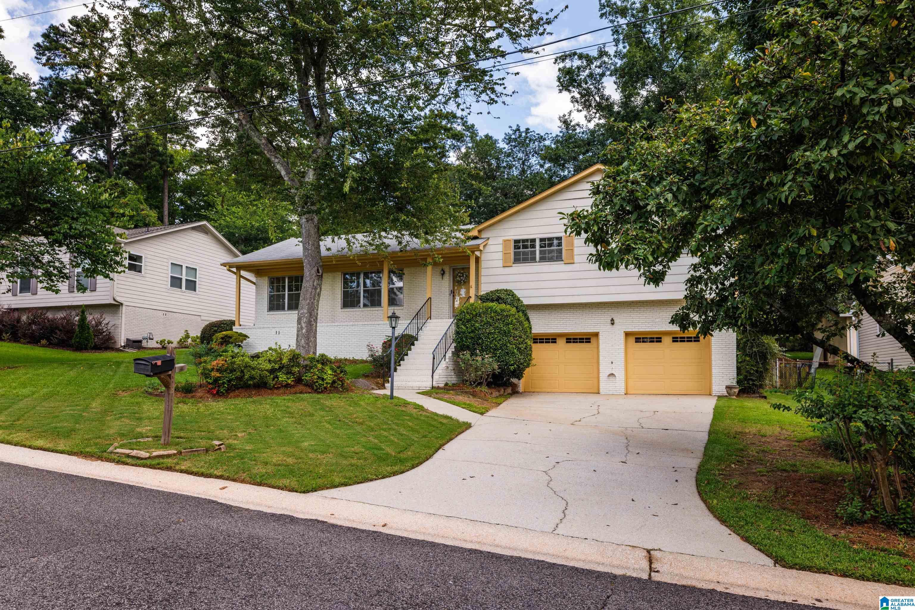 Photo 3 of Single family home for sale at 2308 Locke Ln, Hoover, AL 35226 | MLS# 21461496 | Listing updated on 2026-08-21