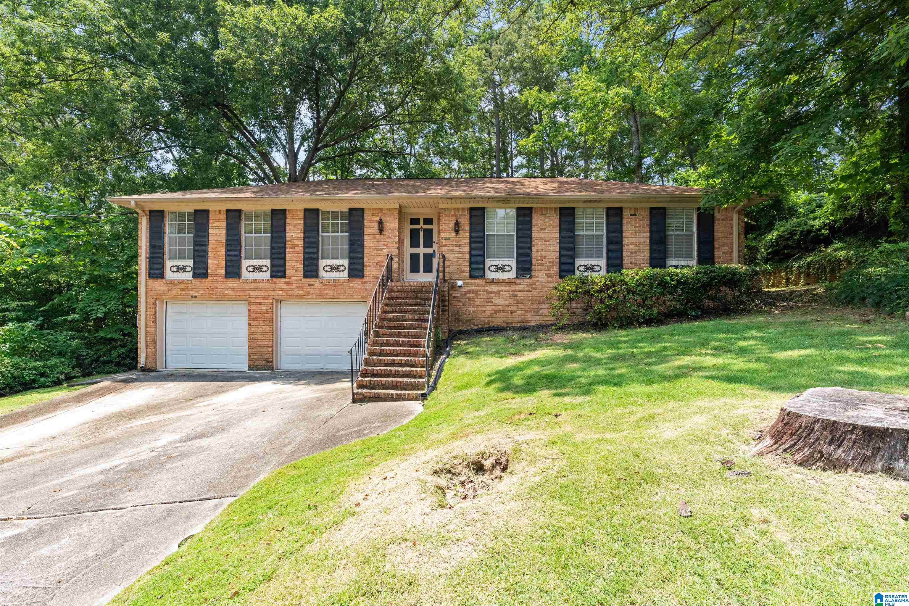 Photo 2 of Single family home for sale at 3427 Kildare Dr, Hoover, AL 35226 | MLS# 21461521 | Listing updated on 2026-08-07