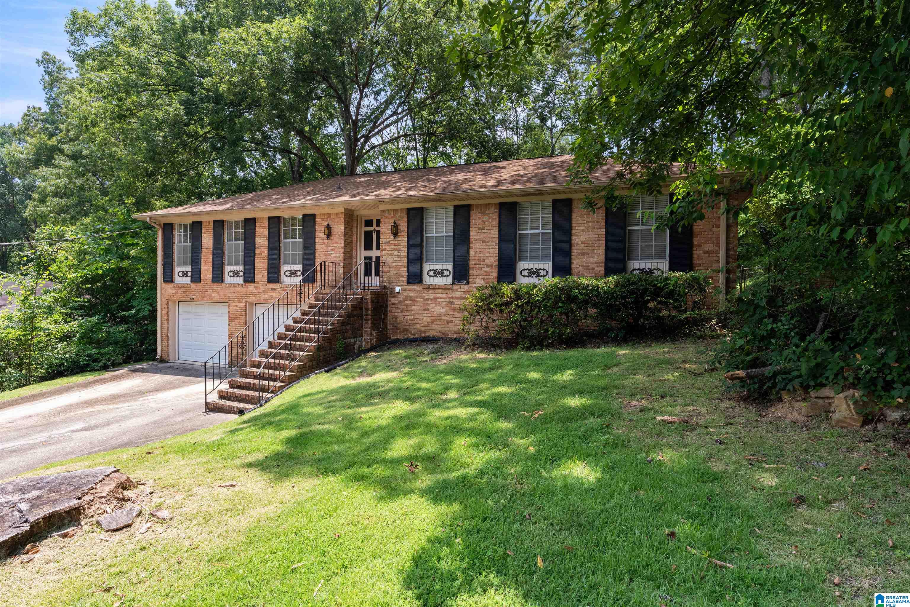 Photo 3 of Single family home for sale at 3427 Kildare Dr, Hoover, AL 35226 | MLS# 21461521 | Listing updated on 2026-08-07