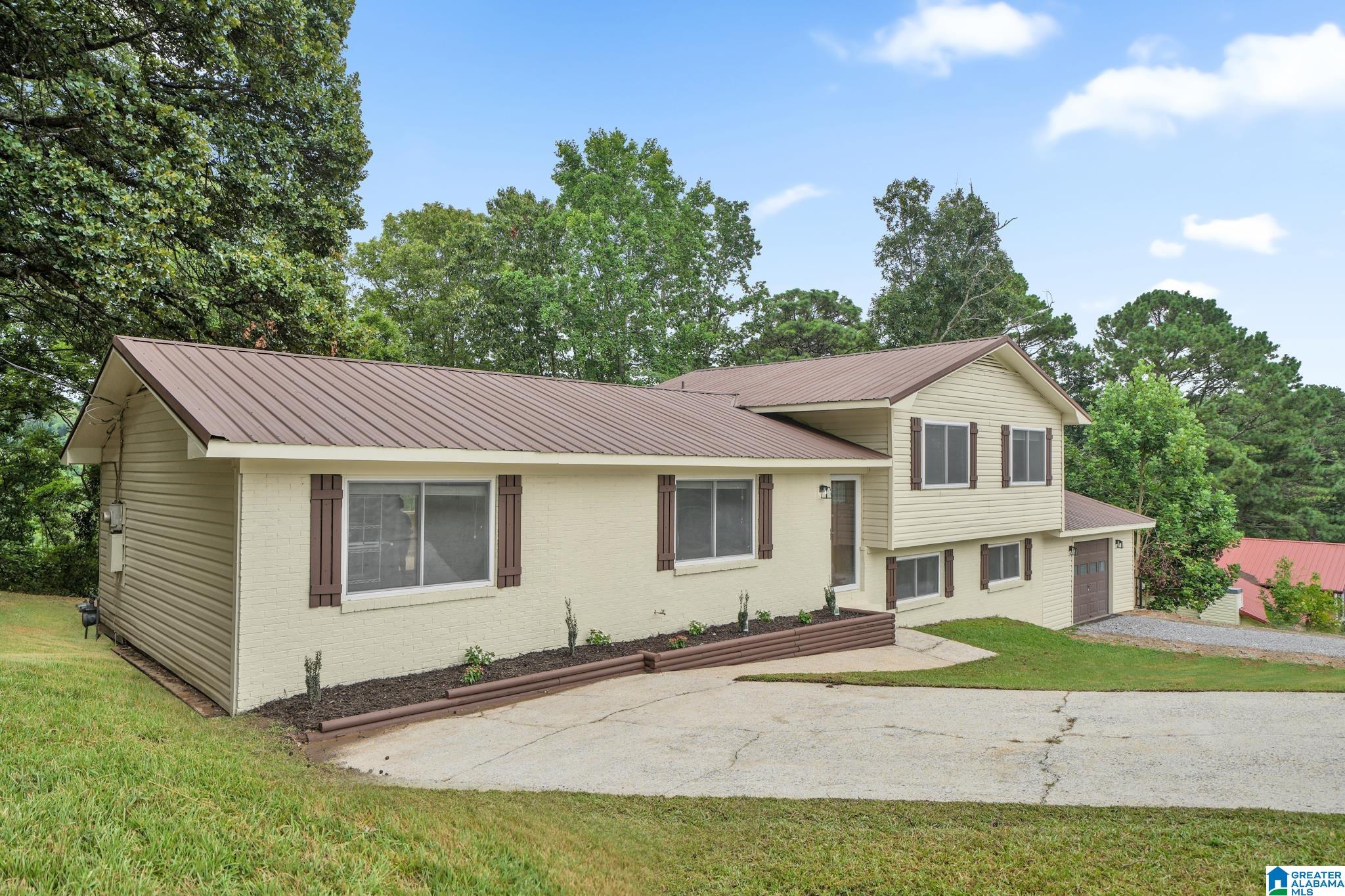 2nd image of 1011 Keith Dr, Weaver, AL 36277 | MLS# 21461557