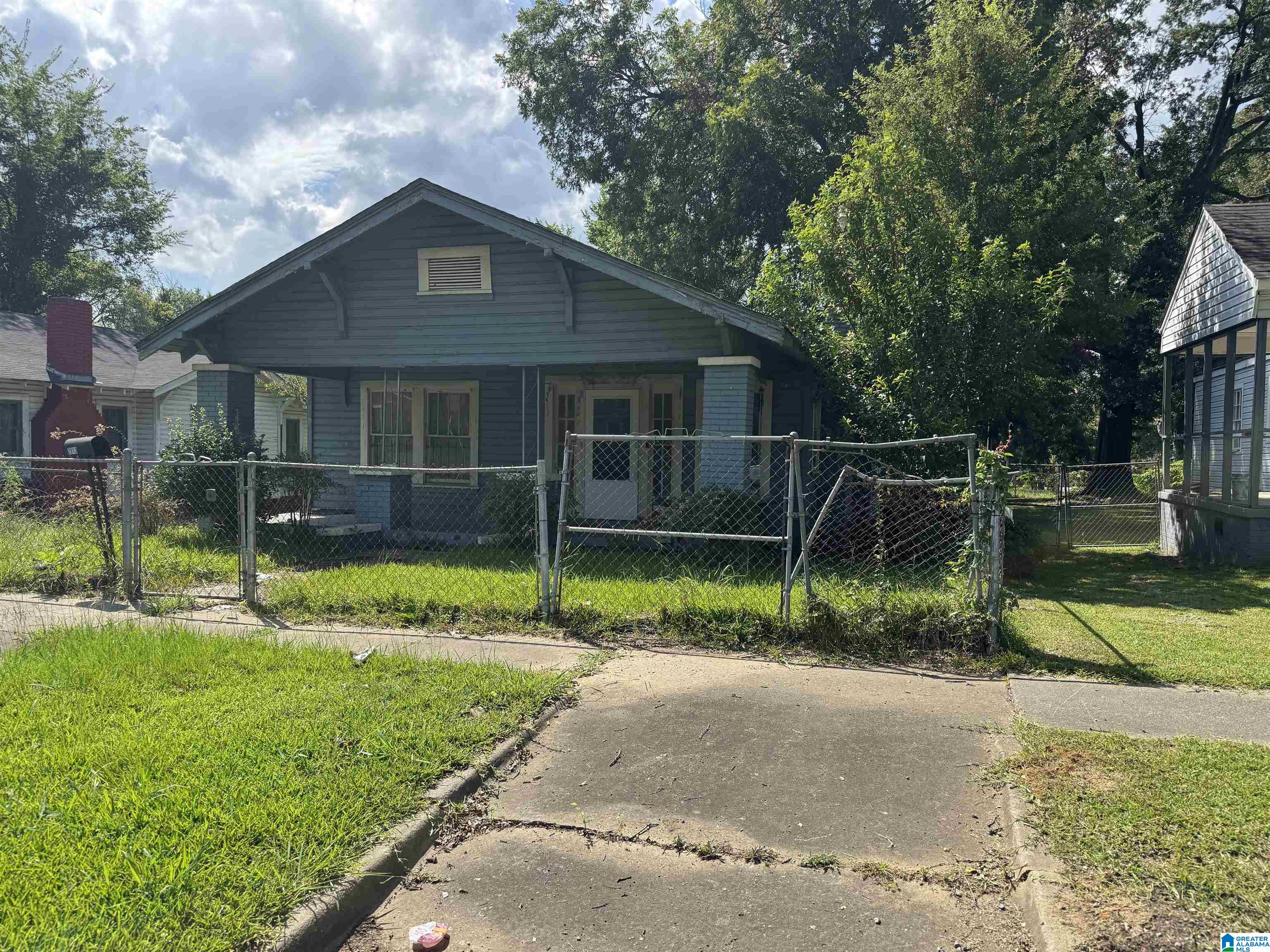 Photo 3 of Single family home for sale at 2013 33rd Avenue N, Birmingham, AL 35207 | MLS# 21461574 | Listing updated on 2026-08-27