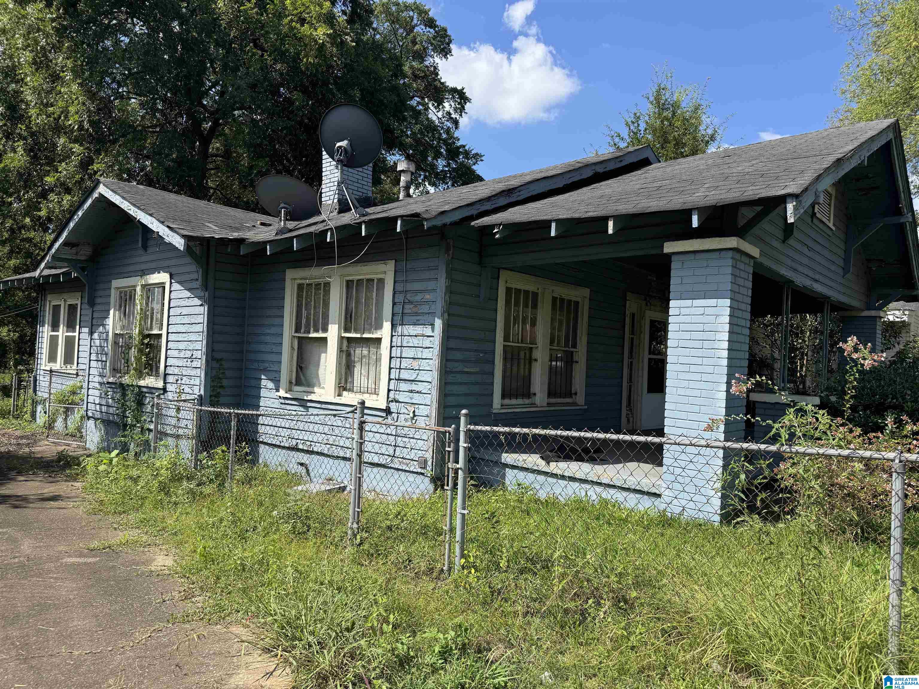 Photo 3 of Single family home for sale at 2013 33rd Avenue N, Birmingham, AL 35207 | MLS# 21461574 | Listing updated on 2026-08-27