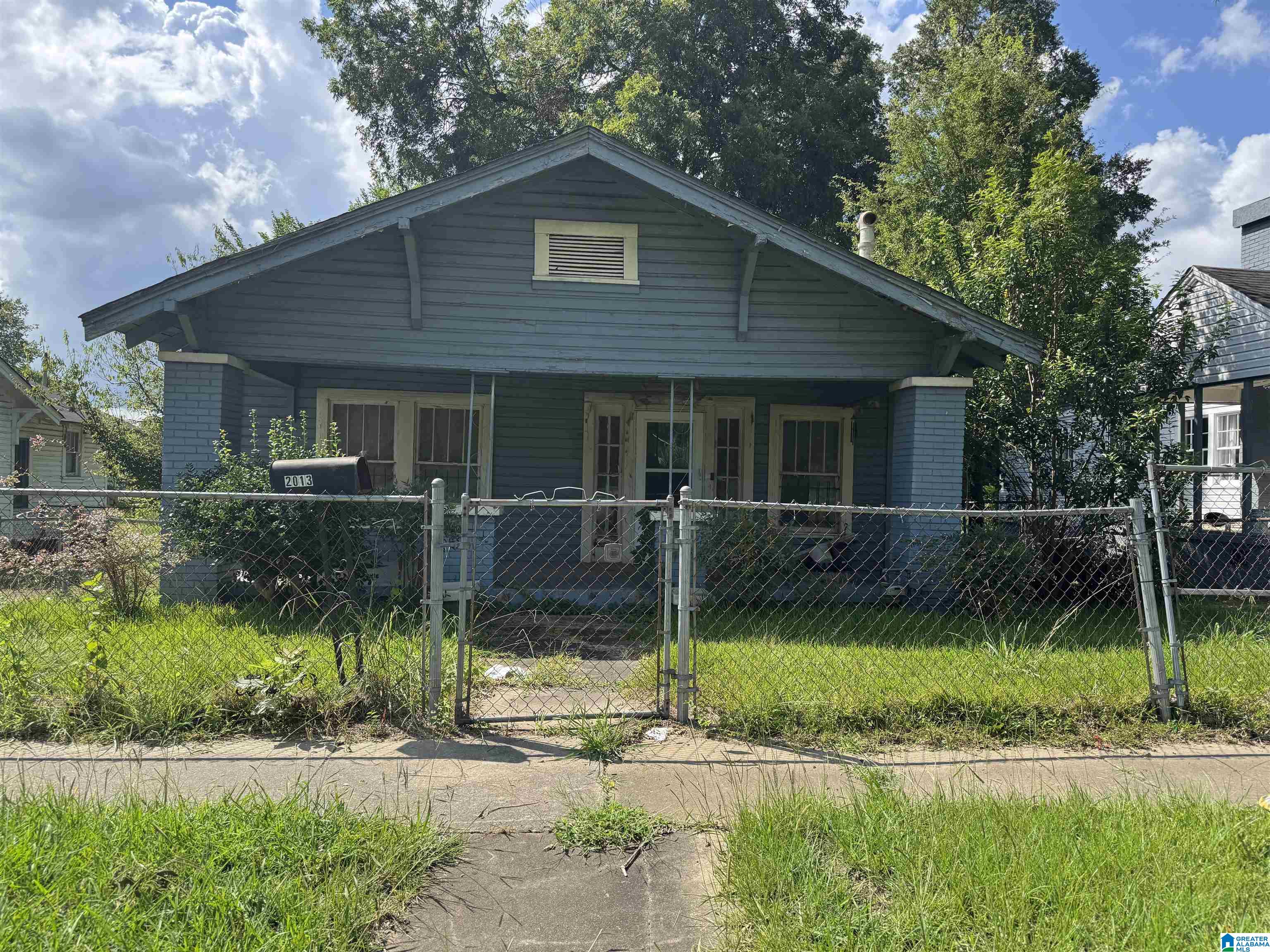 Photo 4 of Single family home for sale at 2013 33rd Avenue N, Birmingham, AL 35207 | MLS# 21461574 | Listing updated on 2026-08-27