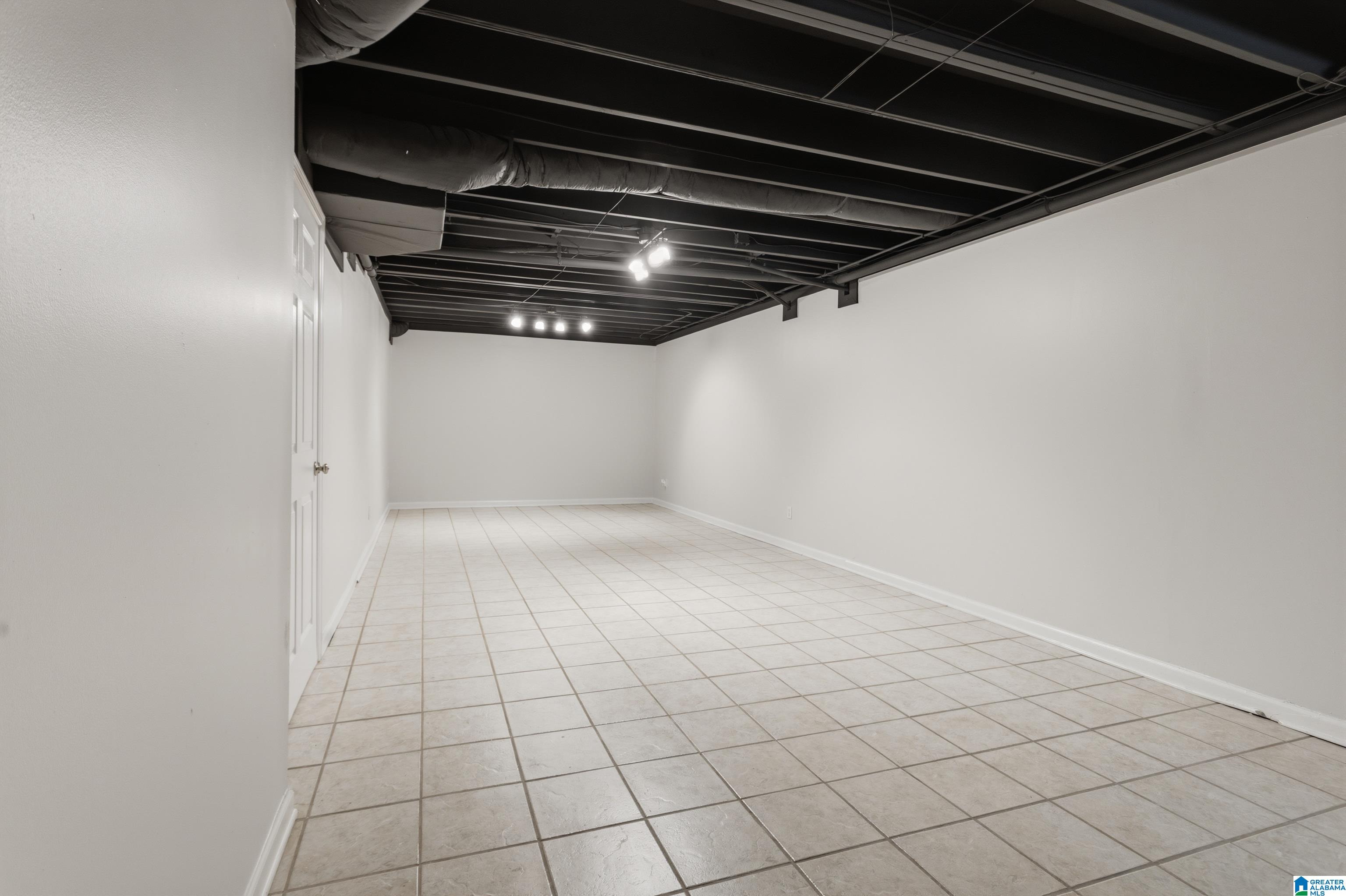 Photo 4 of Townhouse for sale at 207 Meadow Croft Cir, Birmingham, AL 35242 | MLS# 21461583 | Listing updated on 2026-08-18