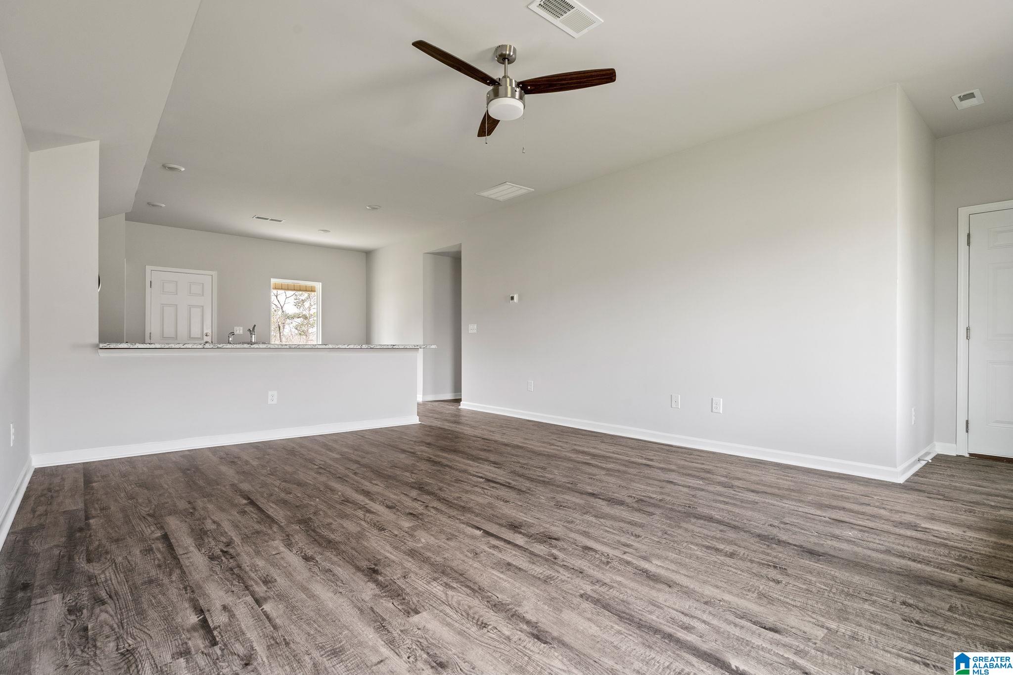 Photo 4 of Single family home for sale at 3095 E Middlebrooke Xing, Odenville, AL 35120 | MLS# 21461588 | Listing updated on 2026-09-12