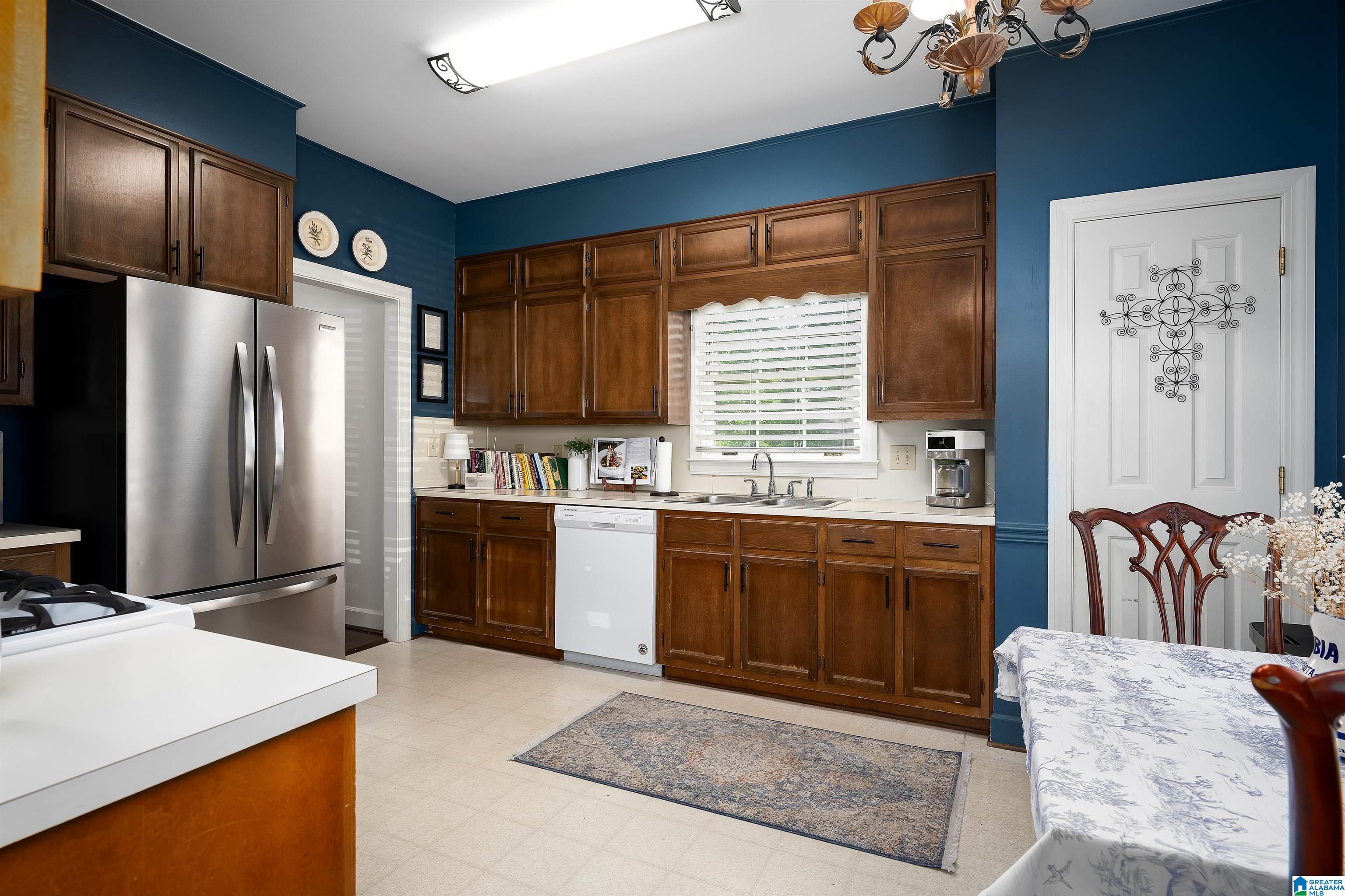 Photo 3 of Sale Pending at 4662 Round Forest Dr, Birmingham, AL 35213 | MLS# 21461631 | Listing updated on 2026-08-26