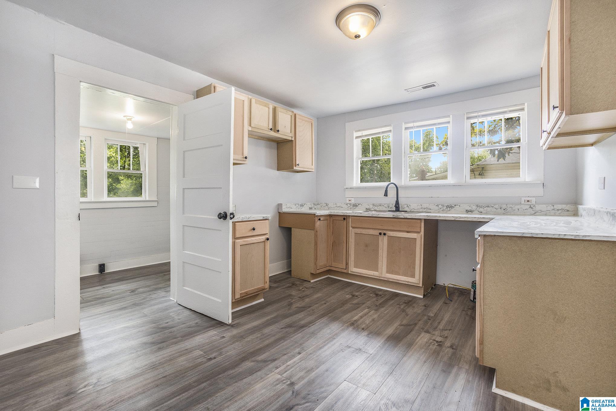Photo 4 of Sale Pending at 3435 31st Place, Birmingham, AL 35207 | MLS# 21461718 | Listing updated on 2026-08-27
