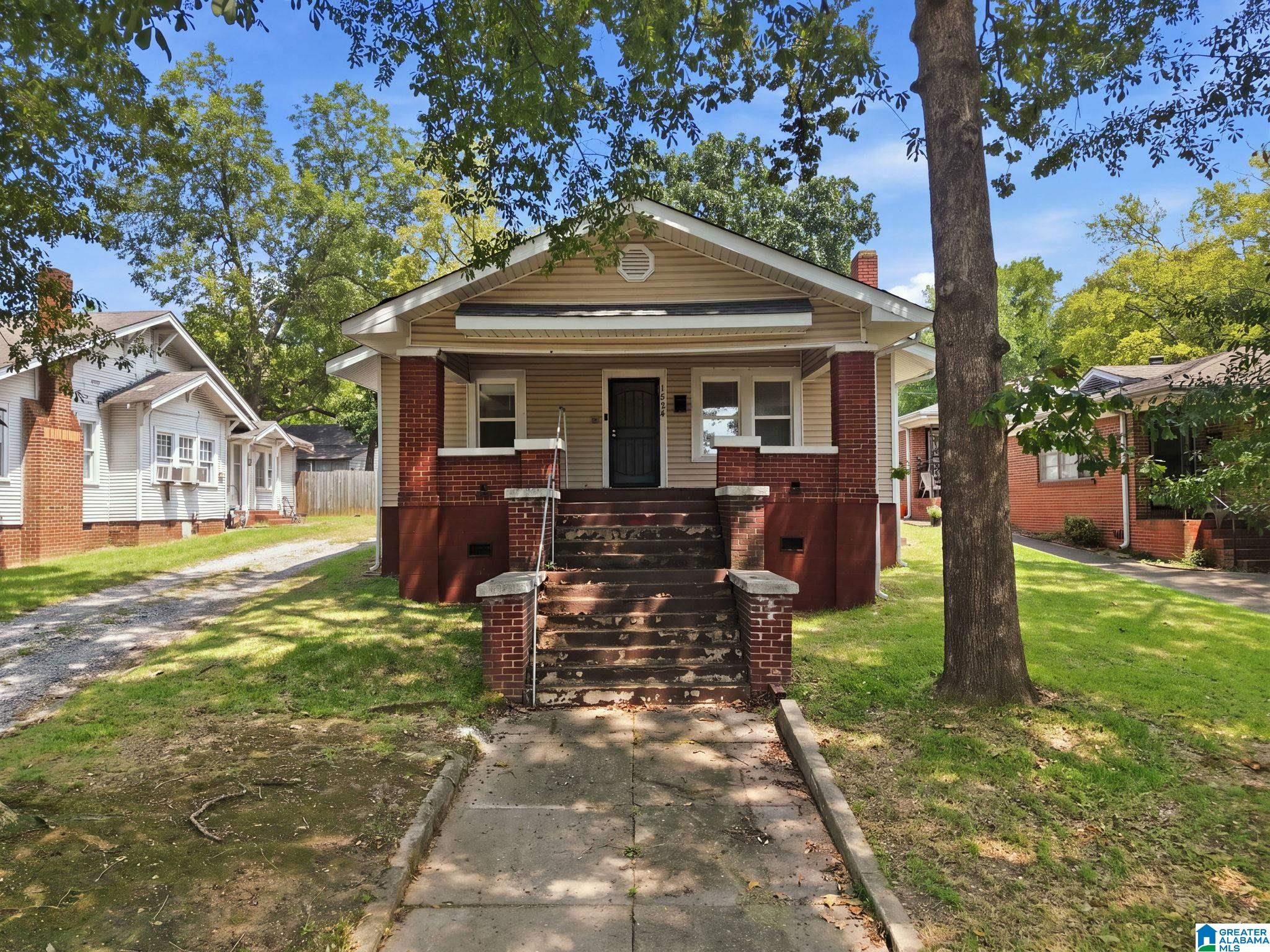 Single family home for sale at 1524 Warrior Rd, BIRMINGHAM, AL 35218 | MLS# 21461737