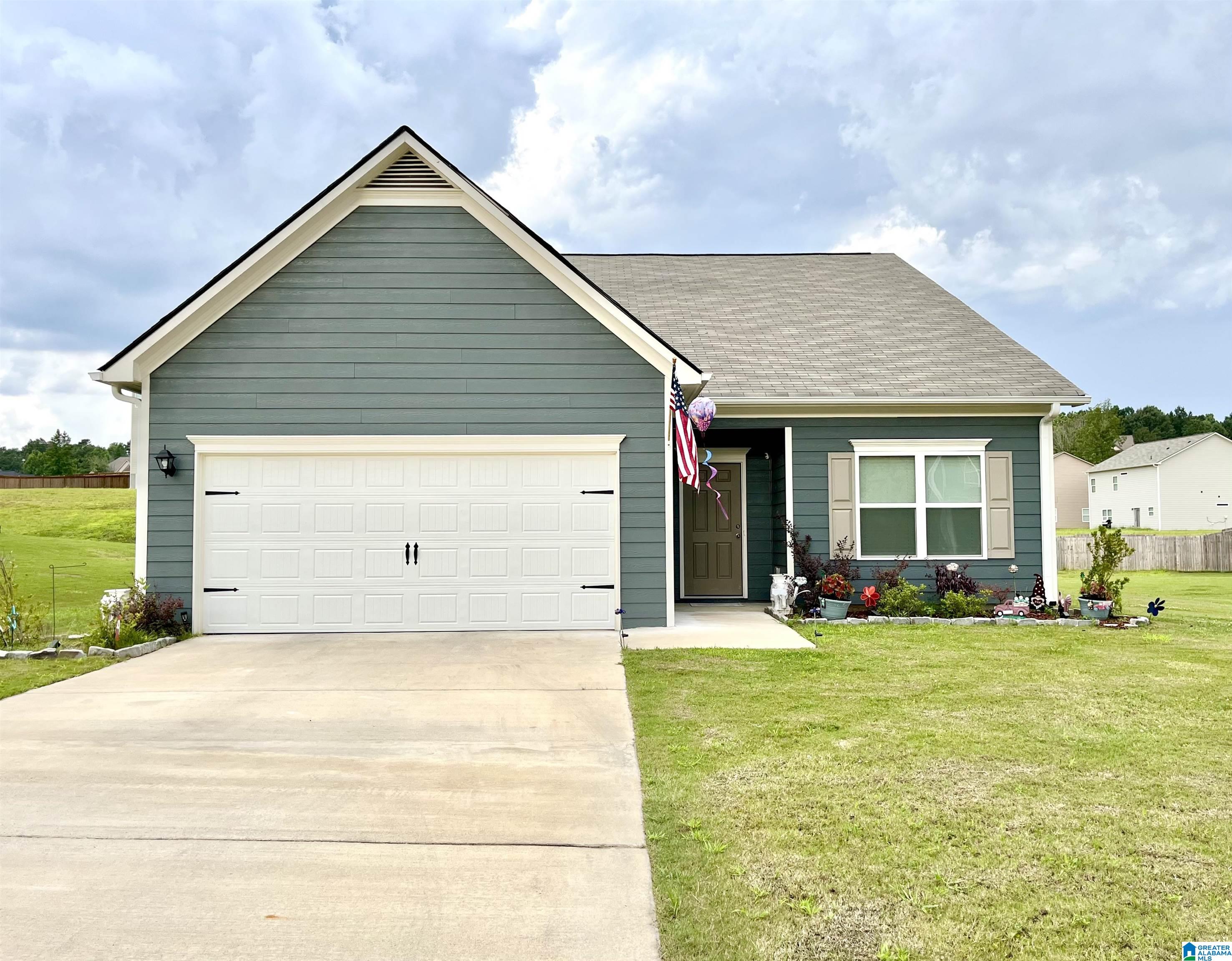 Photo 1 of Single family home for sale at 555 Ridge Cir, Odenville, AL 35120 | MLS# 21461767 | Listing updated on 2026-09-18