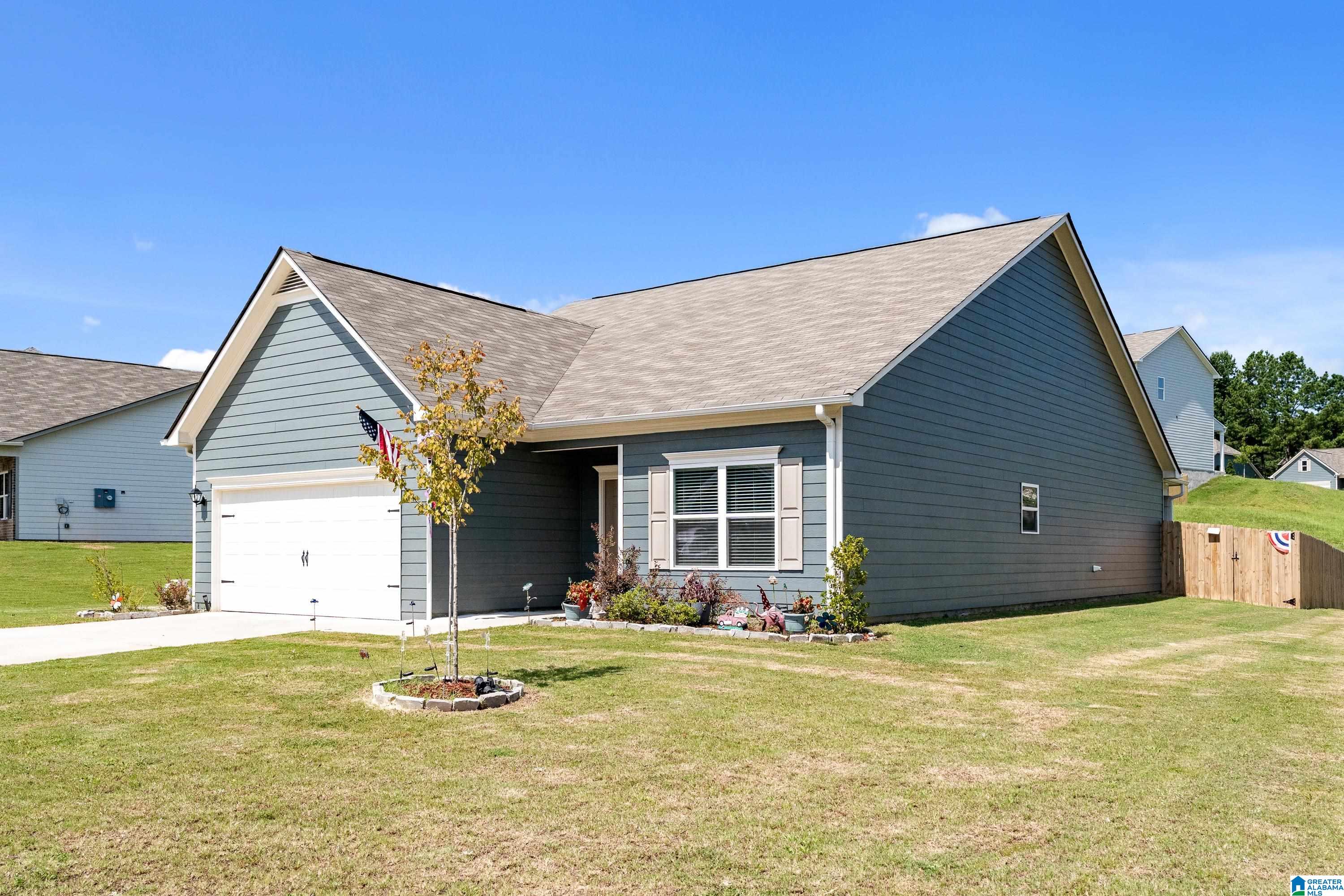 Photo 3 of Single family home for sale at 555 Ridge Cir, Odenville, AL 35120 | MLS# 21461767 | Listing updated on 2026-09-18