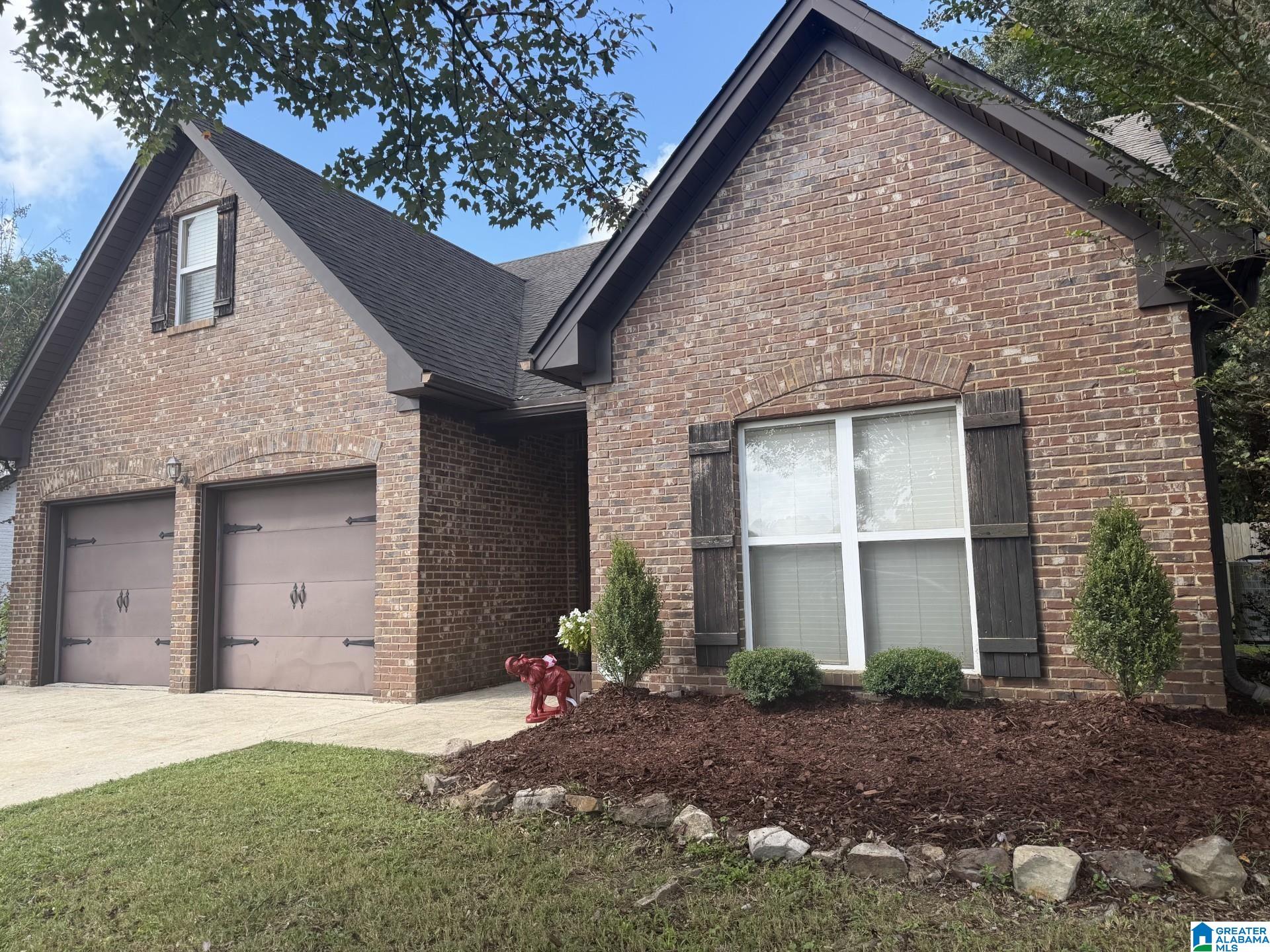 Photo 3 of Single family home for sale at 932 Valley Cir, Leeds, AL 35094 | MLS# 21461795 | Listing updated on 2026-09-09
