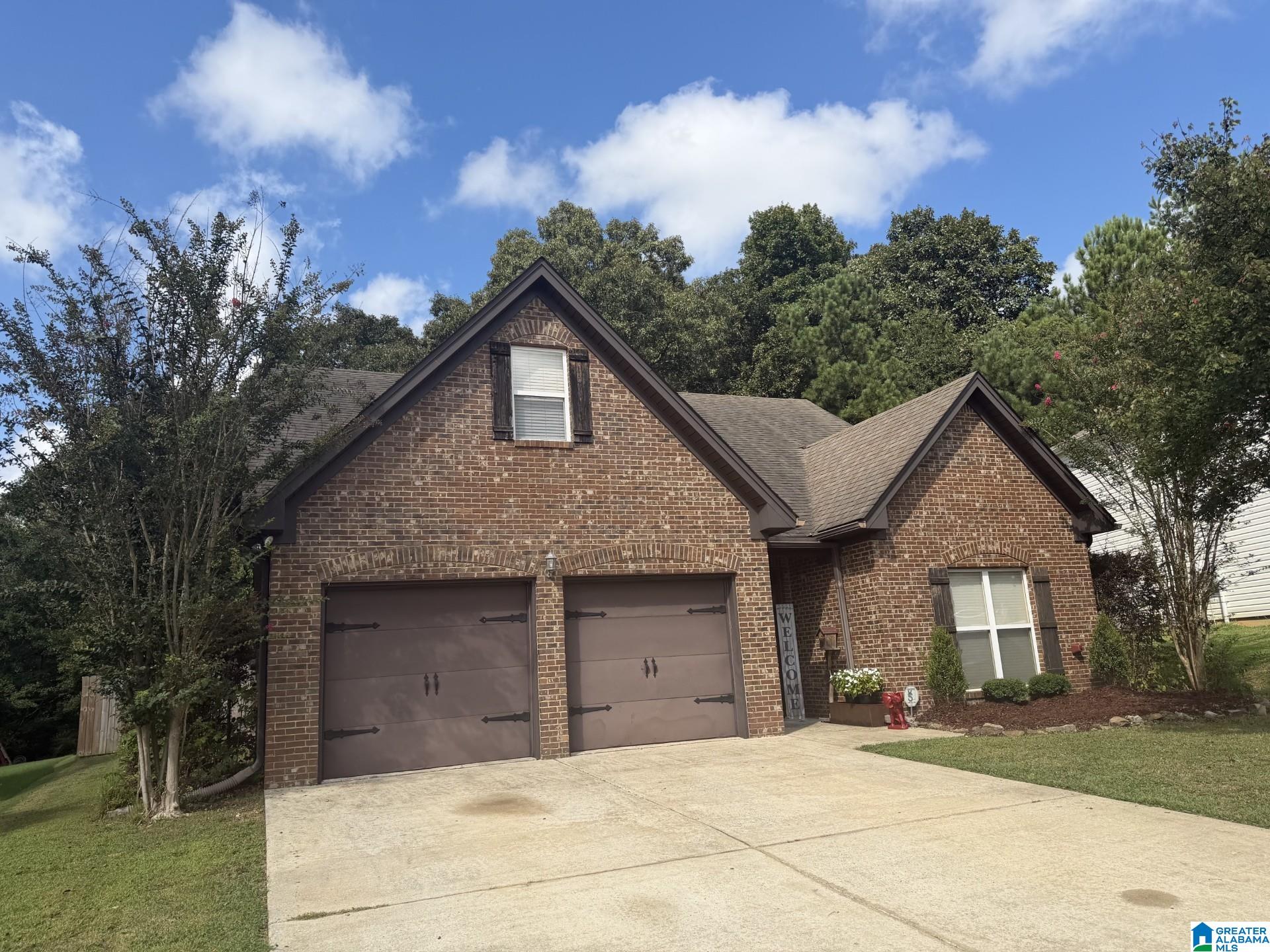 Photo 3 of Single family home for sale at 932 Valley Cir, Leeds, AL 35094 | MLS# 21461795 | Listing updated on 2026-09-09