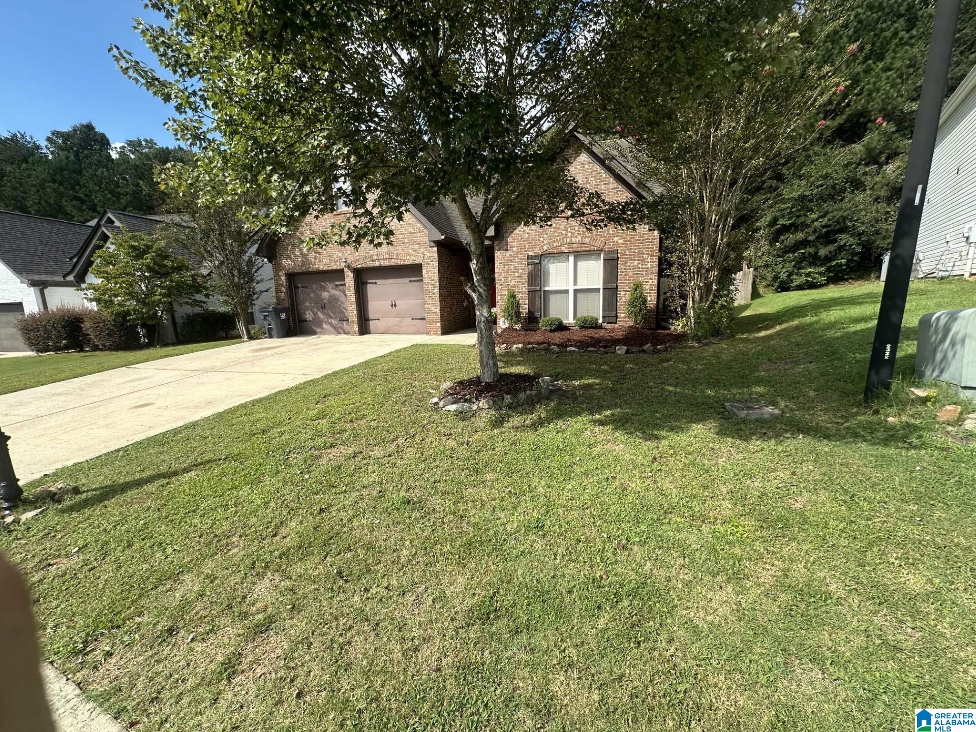 Photo 4 of Single family home for sale at 932 Valley Cir, Leeds, AL 35094 | MLS# 21461795 | Listing updated on 2026-09-09