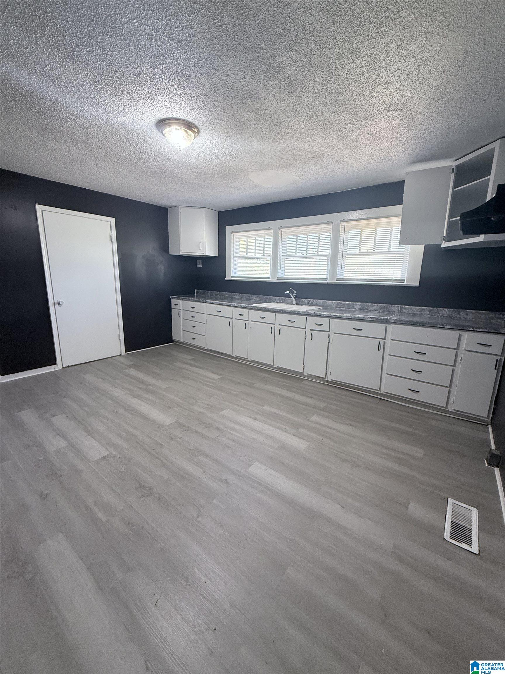 Photo 2 of Single family home for sale at 3316 Park Ave Sw, Birmingham, AL 35221 | MLS# 21461799 | Listing updated on 2026-08-11