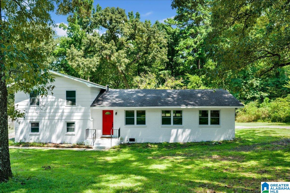 1st image of 2221 Lisa Ann Dr Se, Leeds, AL 35094 | MLS# 21461934
