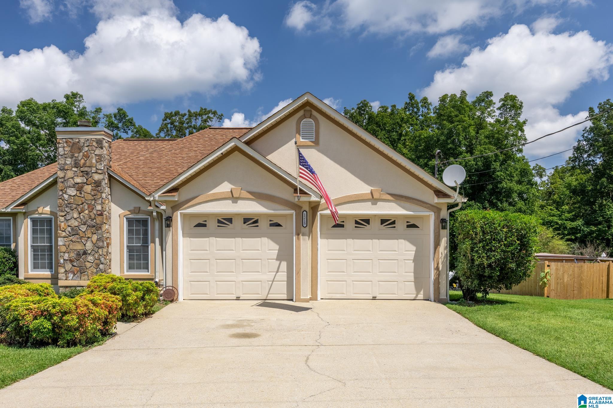 Photo 2 of Sale Pending at 1215 Shadecrest Rd, Anniston, AL 36206 | MLS# 21461937 | Listing updated on 2026-09-14