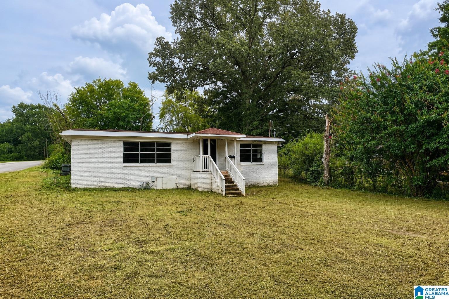 2nd image of 907 9th Street Se, Graysville, AL 35073 | MLS# 21461982