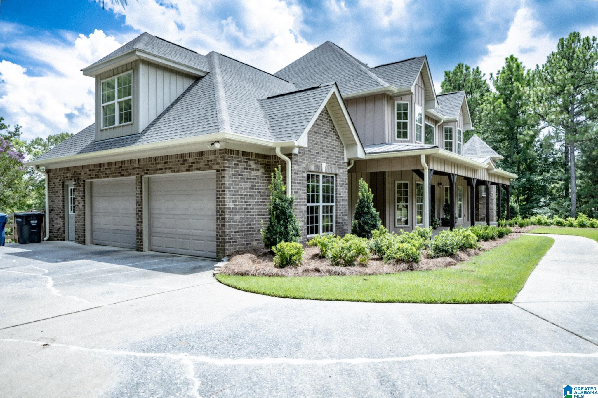 Photo 3 of Single family home for sale at 1035 Tara Dr, Columbiana, AL 35051 | MLS# 21461998 | Listing updated on 2026-09-01