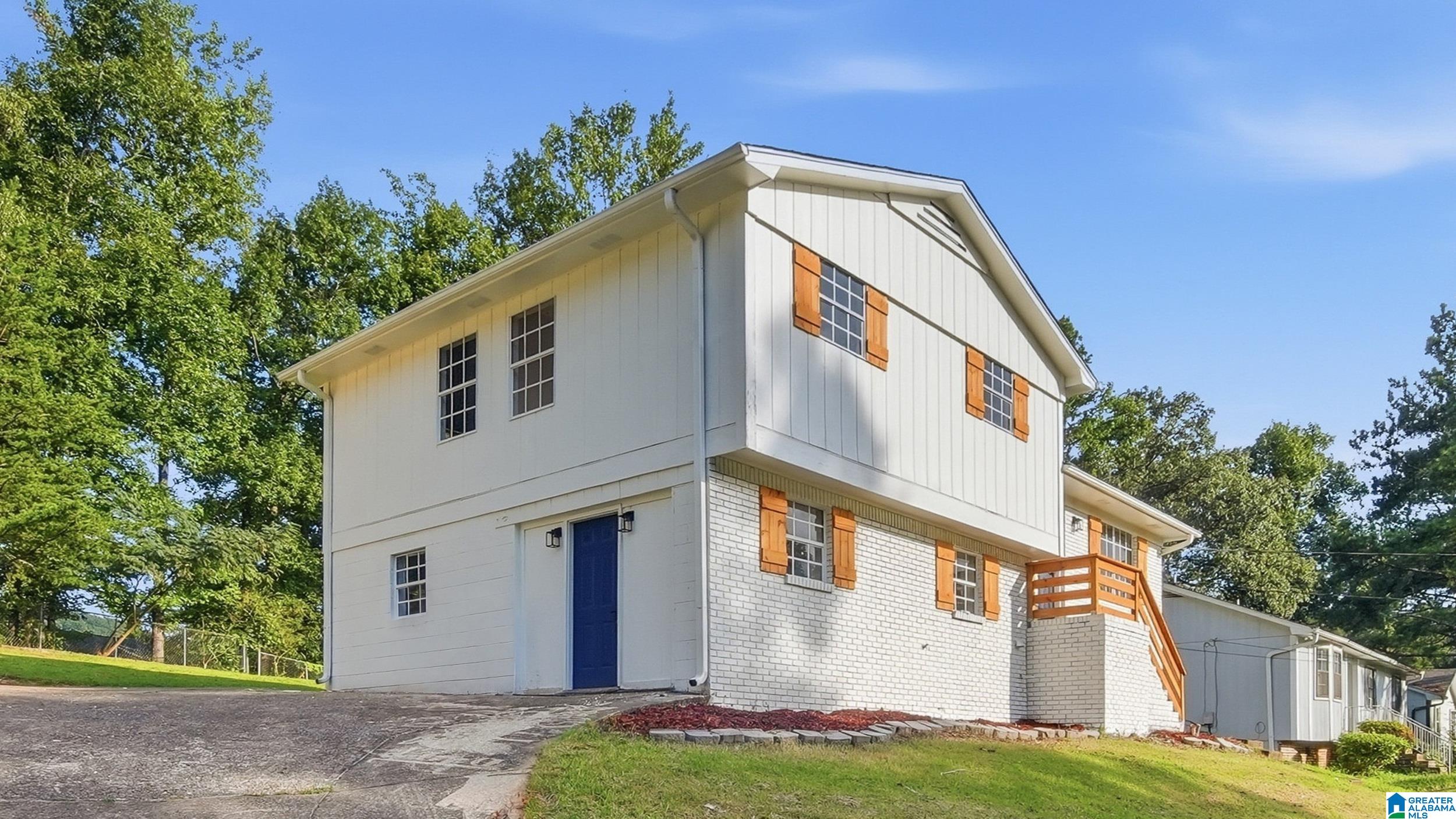Photo 3 of Sale Pending at 1415 Creekwood Cir, Birmingham, AL 35235 | MLS# 21462020 | Listing updated on 2026-09-10