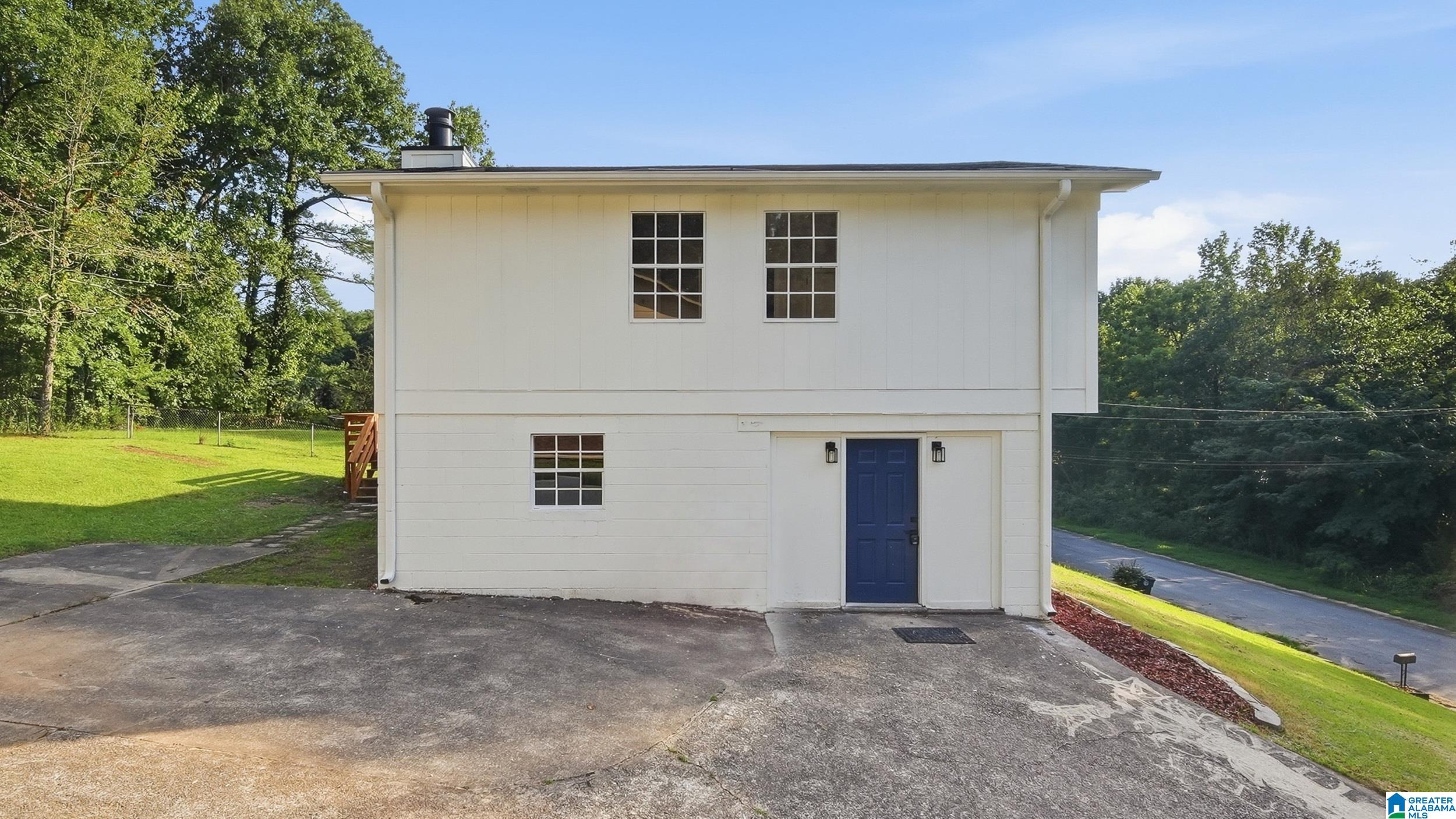 Photo 4 of Sale Pending at 1415 Creekwood Cir, Birmingham, AL 35235 | MLS# 21462020 | Listing updated on 2026-09-10