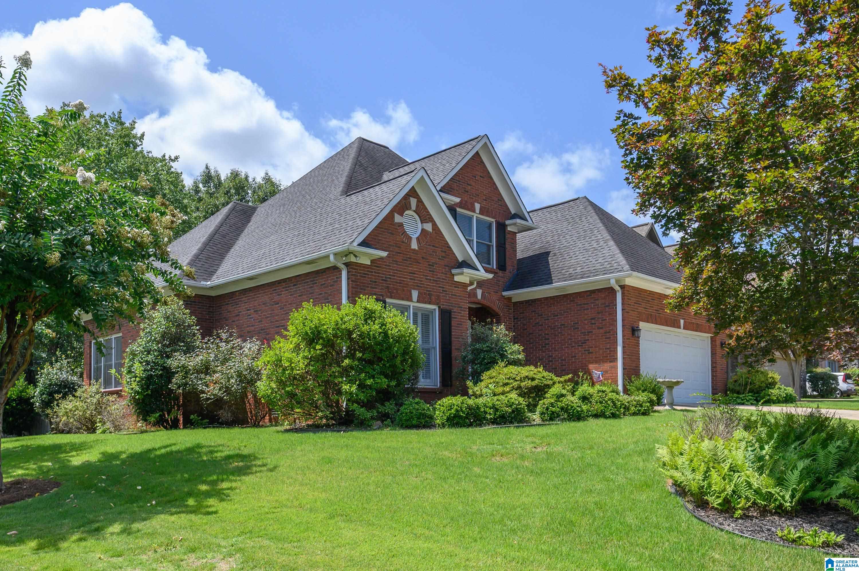 Photo 2 of Single family home for sale at 316 W Stone Brk Pl, Hoover, AL 35226 | MLS# 21462047 | Listing updated on 2026-09-10