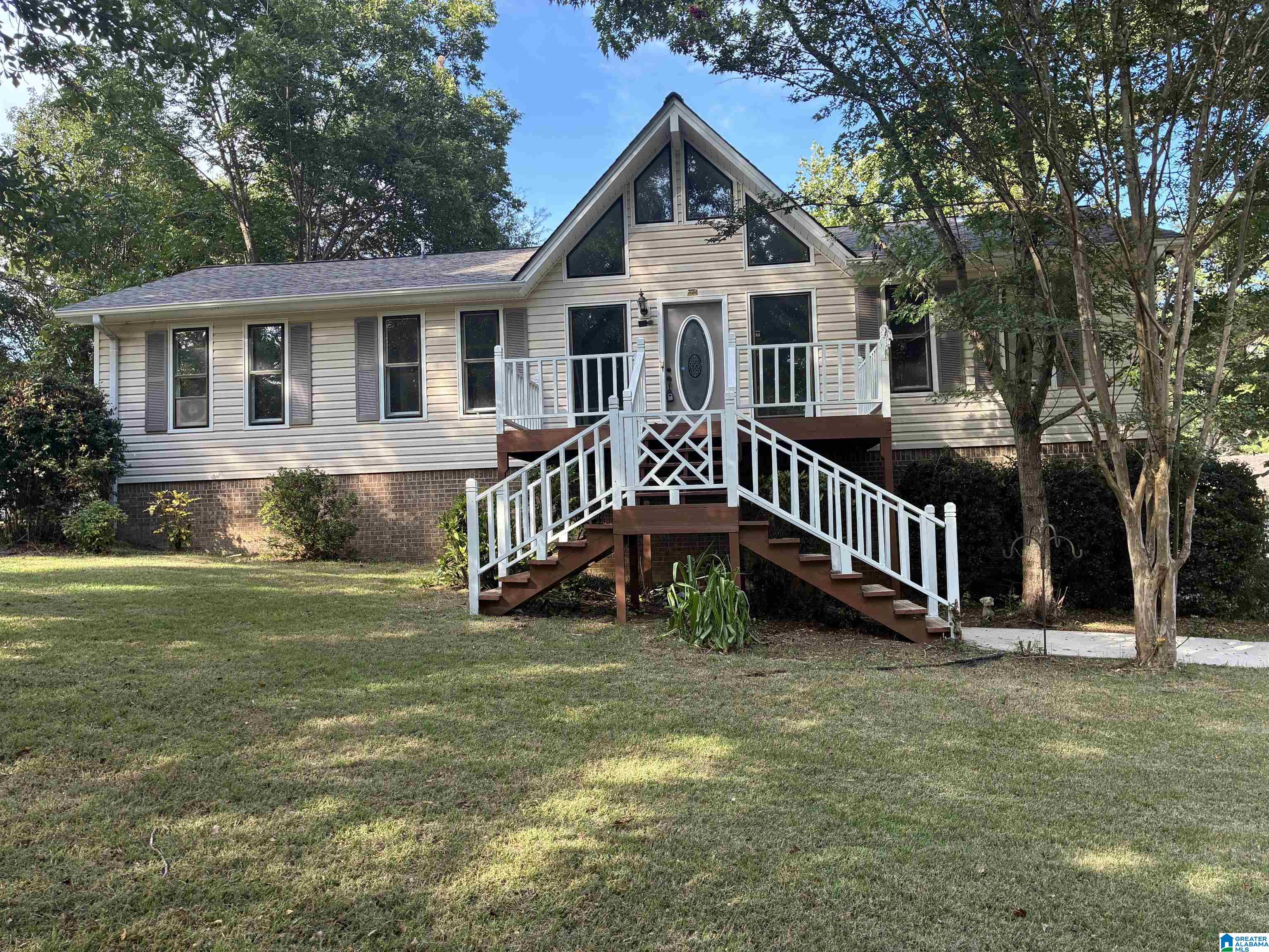 Photo 3 of Single family home for sale at 2605 Linda Cir, Gardendale, AL 35071 | MLS# 21462058 | Listing updated on 2026-09-15