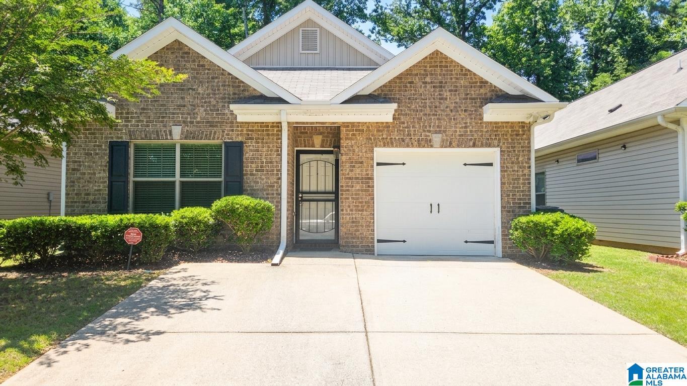 Photo 1 of Sale Pending at 2136 Greendale Cir, Birmingham, AL 35215 | MLS# 21462076 | Listing updated on 2026-09-17