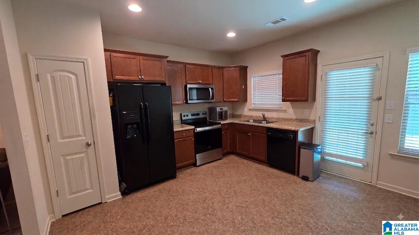 Photo 3 of Sale Pending at 2136 Greendale Cir, Birmingham, AL 35215 | MLS# 21462076 | Listing updated on 2026-09-17