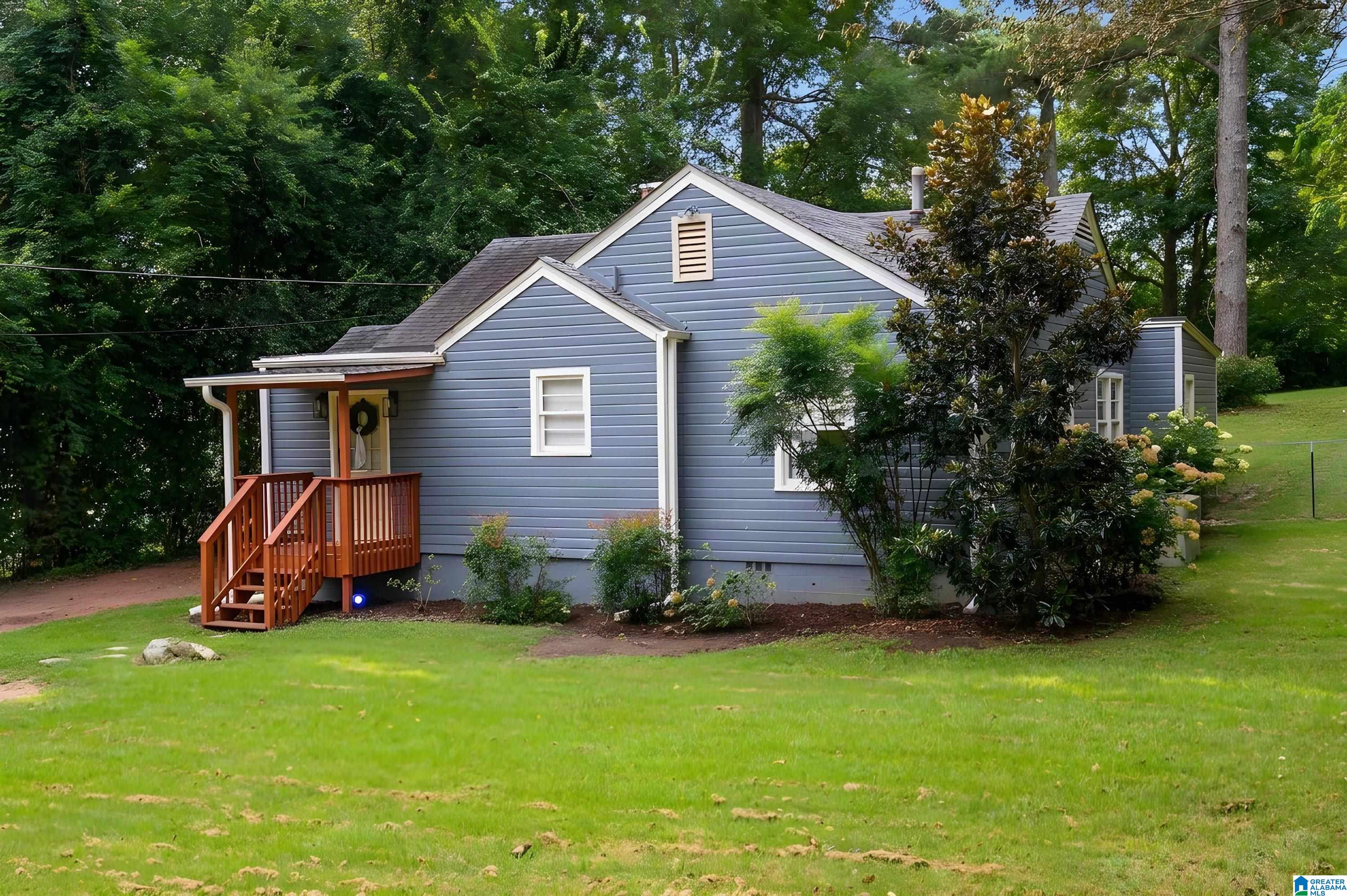 Photo 3 of Single family home for sale at 2112 Lester Ln, Hoover, AL 35226 | MLS# 21462139 | Listing updated on 2026-09-16