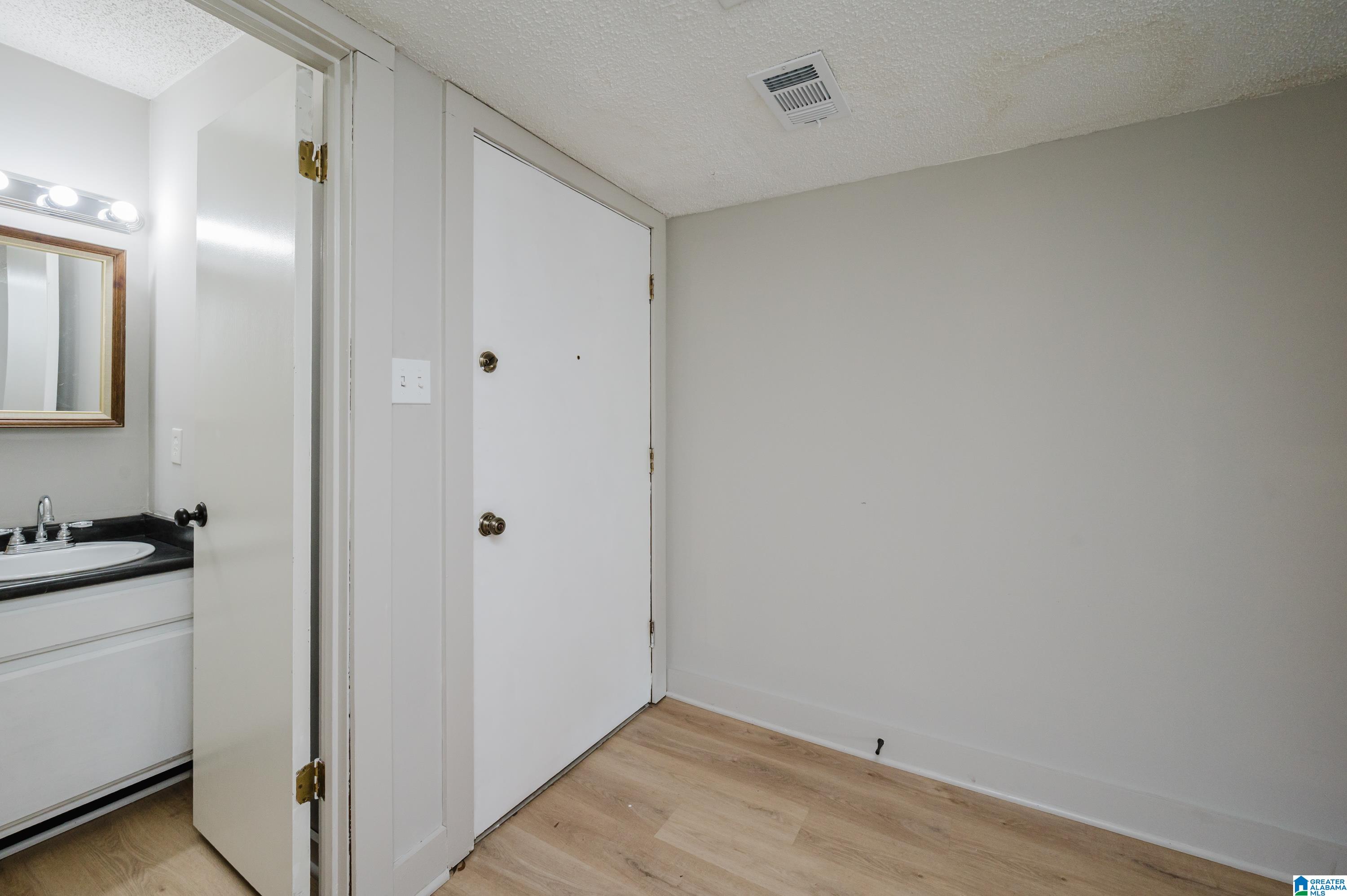 Photo 4 of Condo for sale at 405 Running Brk Rd #405, Hoover, AL 35226 | MLS# 21462183 | Listing updated on 2026-08-14