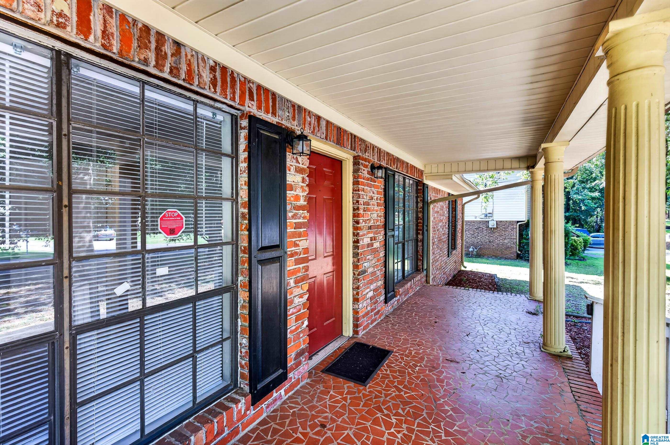Photo 2 of Sale Pending at 1629 English Knoll Ln, Birmingham, AL 35235 | MLS# 21462240 | Listing updated on 2026-09-18