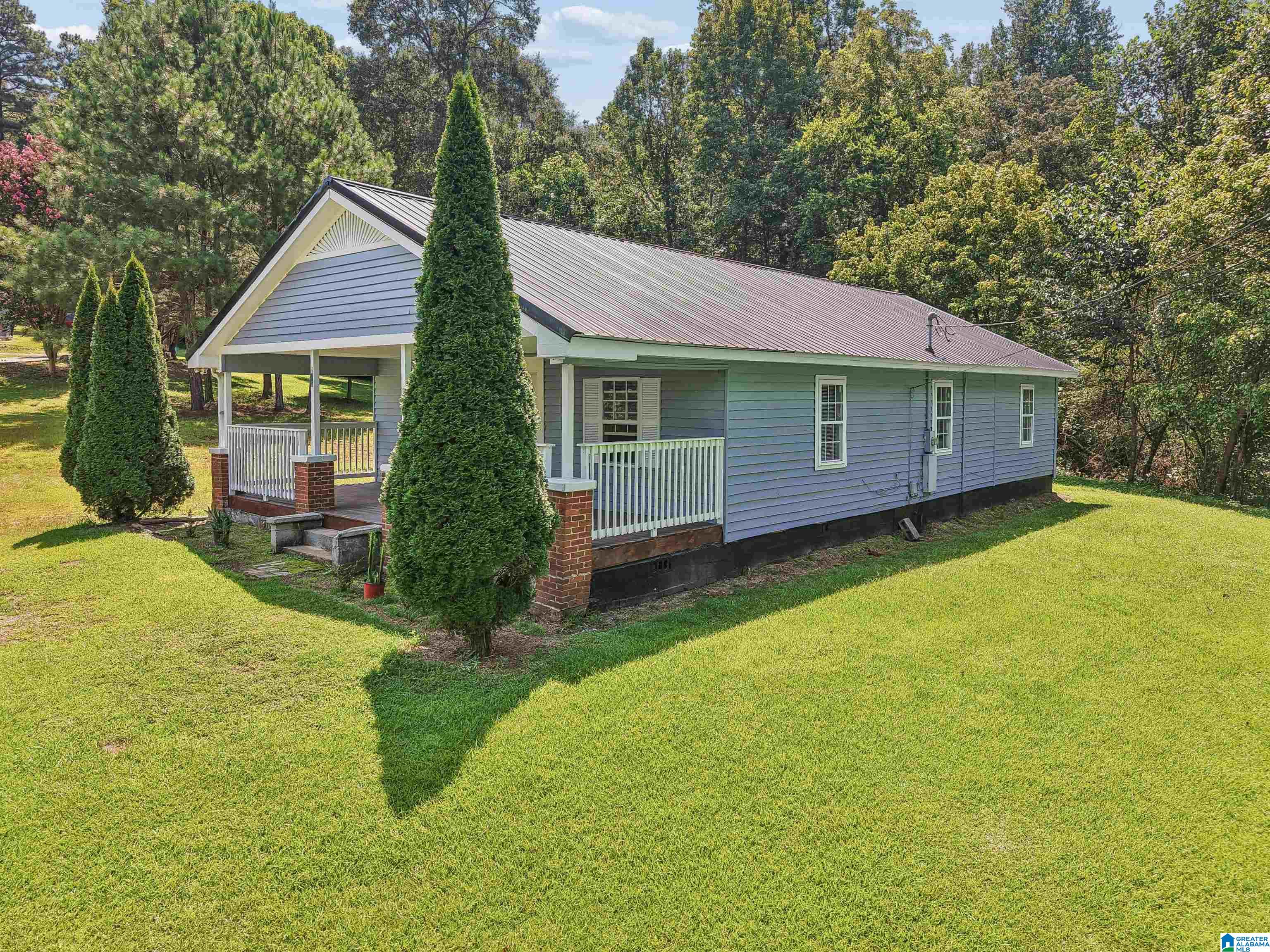 3rd image of 102 Roll Tide Road, Oneonta, AL 35121 | MLS# 21462297