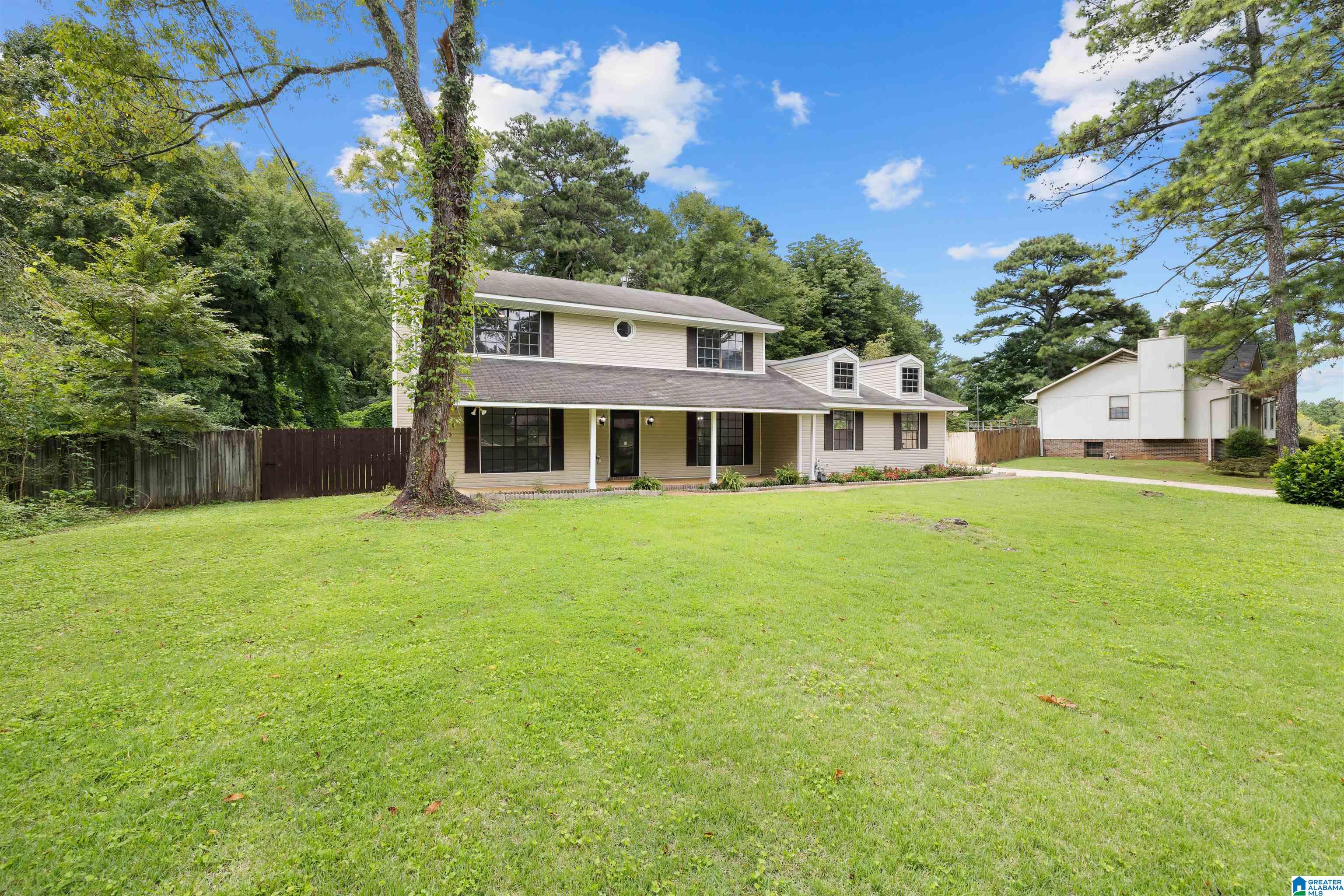 Photo 3 of Sale Pending at 1936 Carraway St, Birmingham, AL 35235 | MLS# 21462365 | Listing updated on 2026-09-10