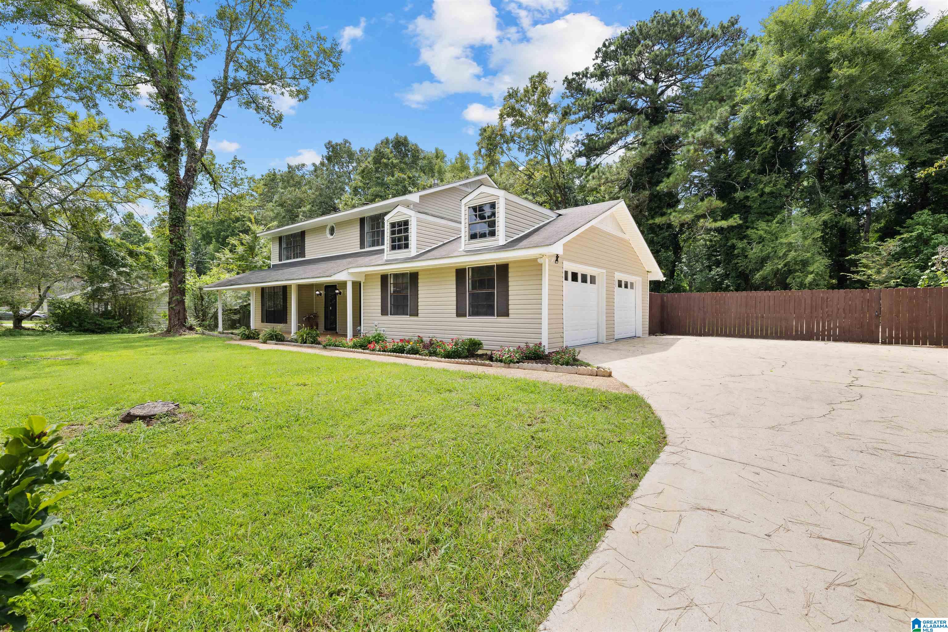 Photo 3 of Sale Pending at 1936 Carraway St, Birmingham, AL 35235 | MLS# 21462365 | Listing updated on 2026-09-10