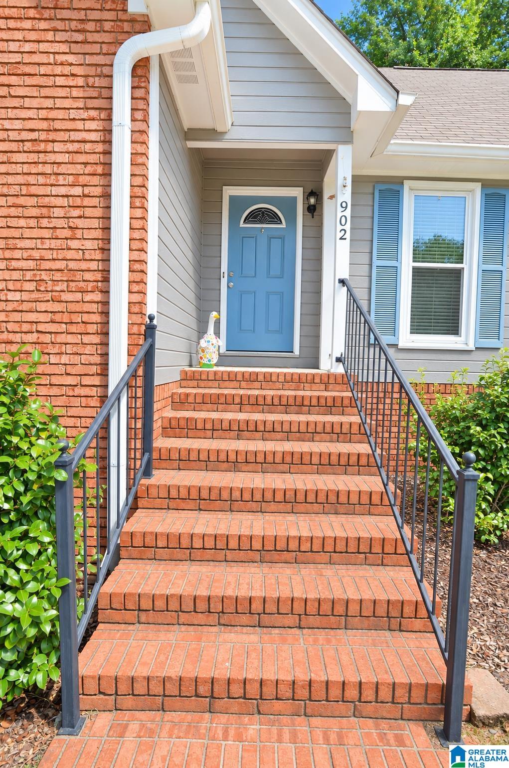 Photo 3 of Sale Pending at 902 Falling Star Ln, Alabaster, AL 35007 | MLS# 21462383 | Listing updated on 2026-09-19