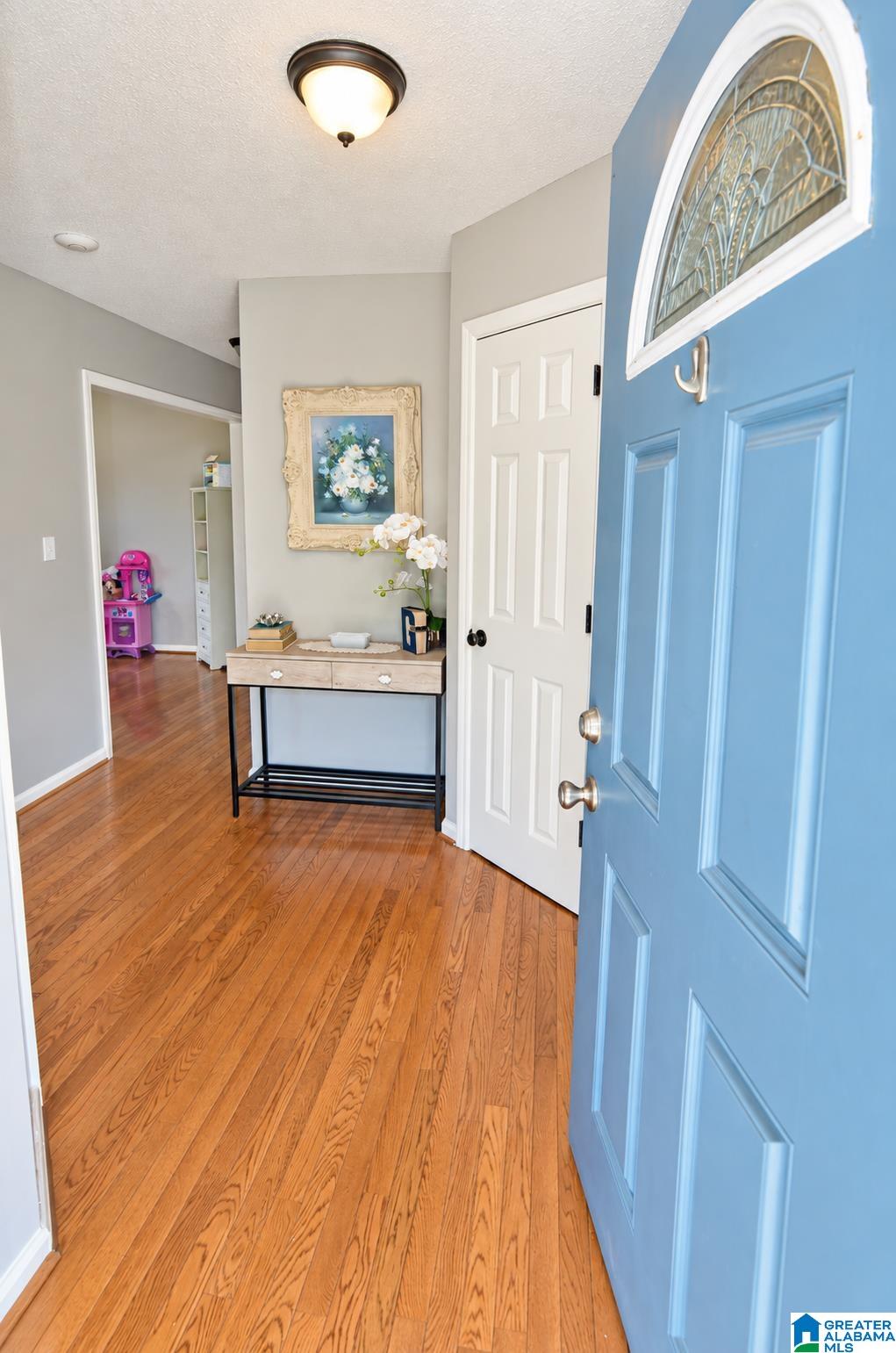 Photo 4 of Sale Pending at 902 Falling Star Ln, Alabaster, AL 35007 | MLS# 21462383 | Listing updated on 2026-09-19