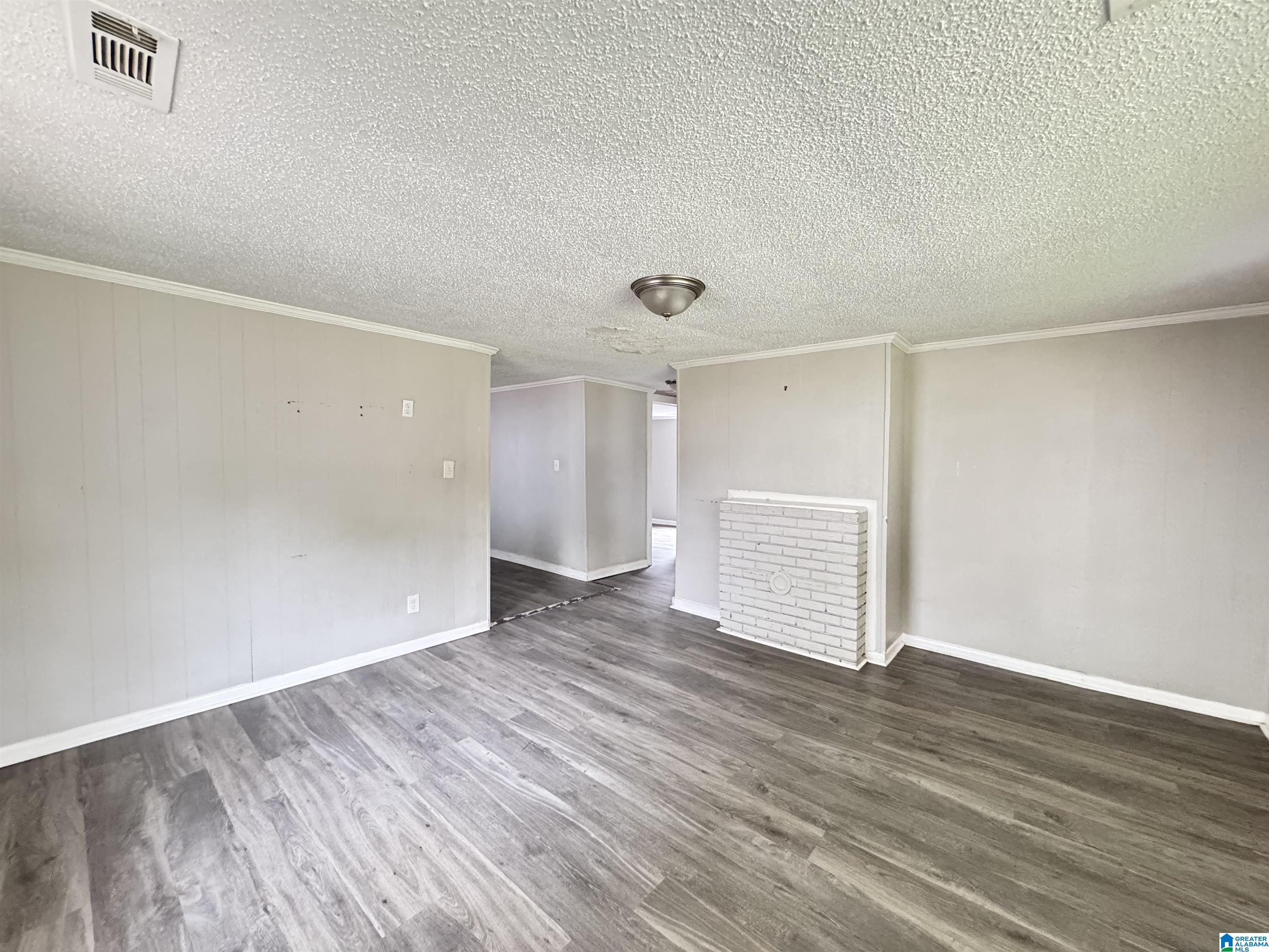 Photo 4 of Single family home for sale at 3921 Viola Ave, Birmingham, AL 35221 | MLS# 21462384 | Listing updated on 2026-08-18