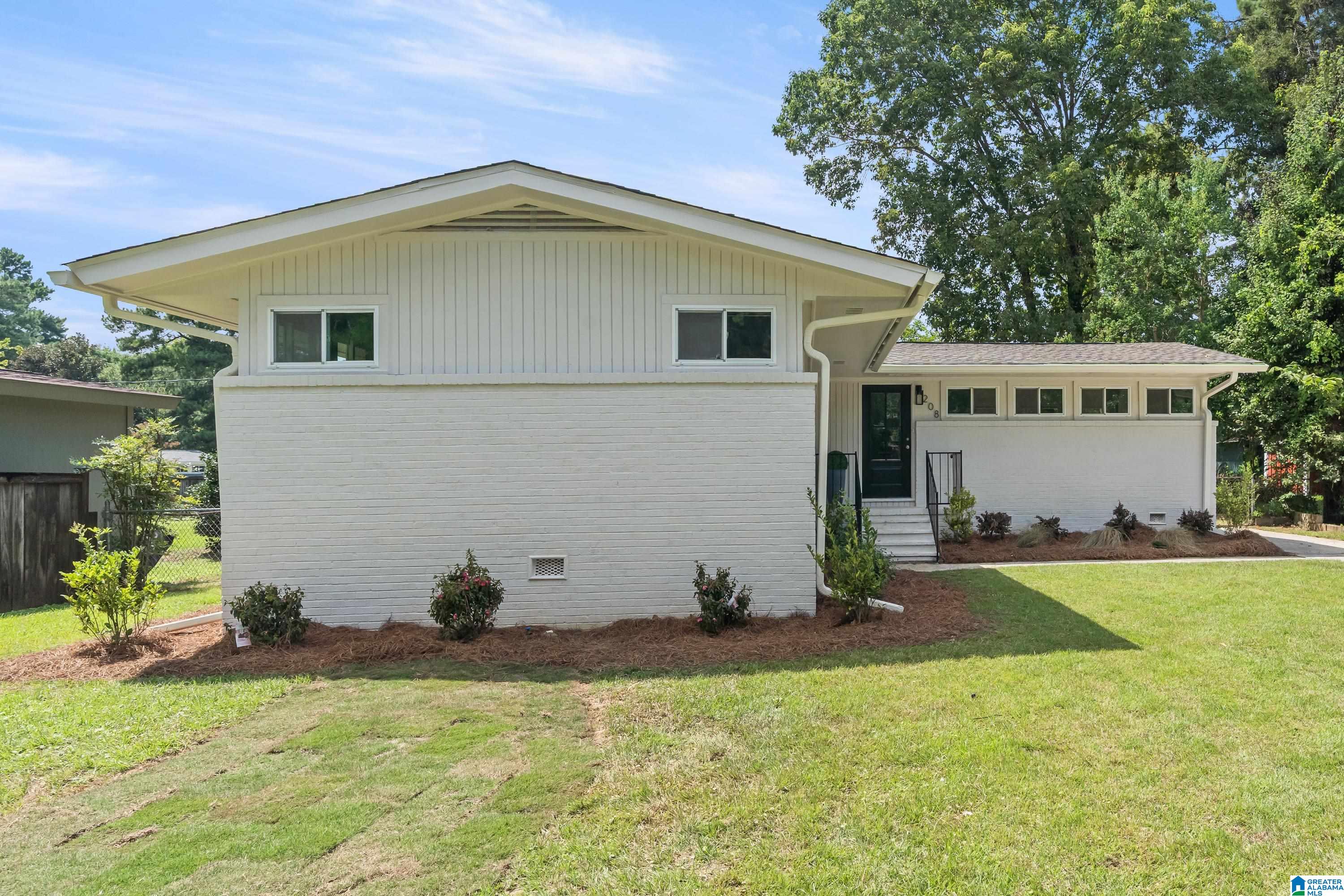 3rd image of 208 Woodside Dr, Irondale, AL 35210 | MLS# 21462462
