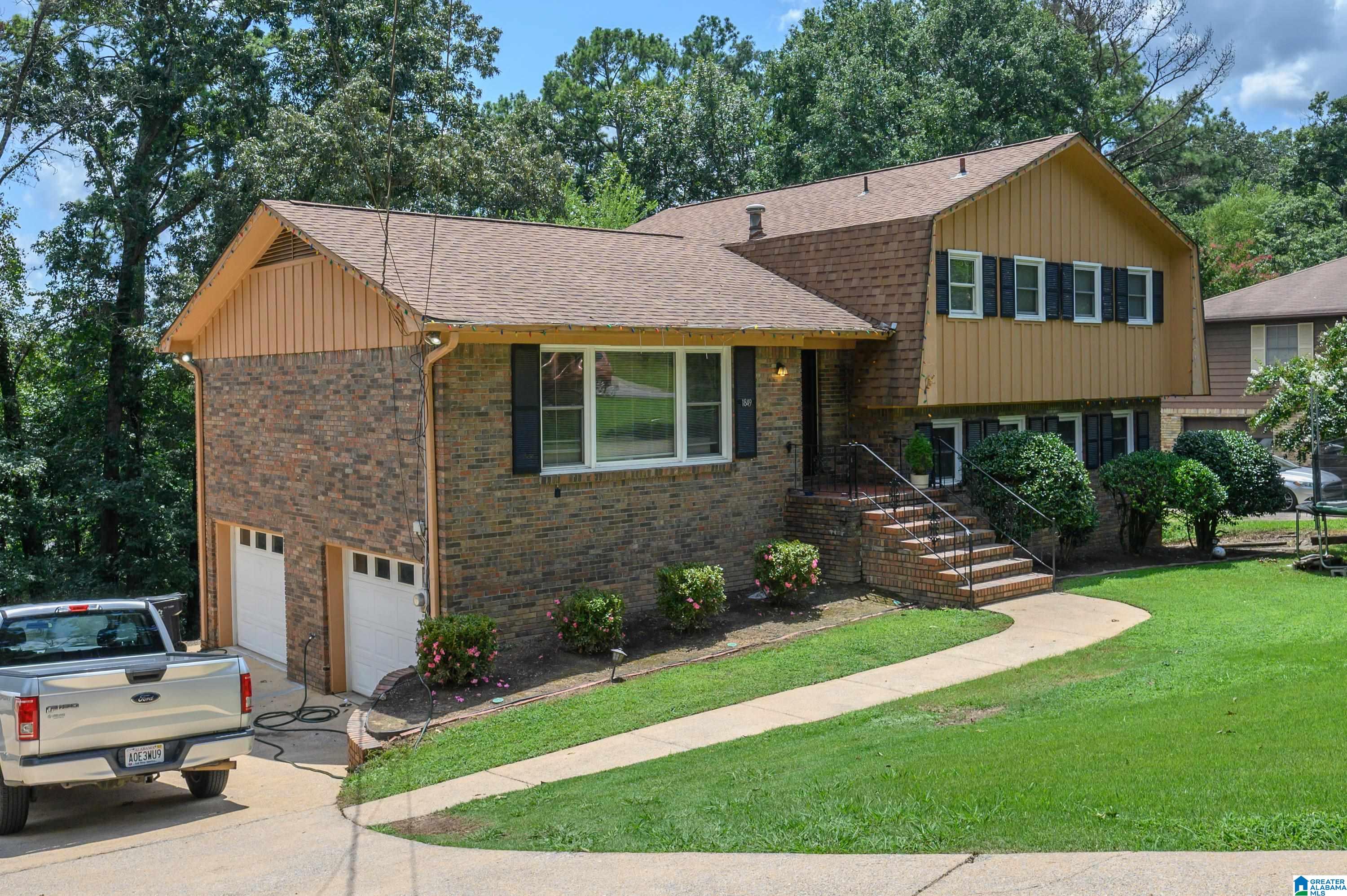 Photo 2 of Single family home for sale at 1849 Tall Timbers Dr, Hoover, AL 35226 | MLS# 21462476 | Listing updated on 2026-09-14