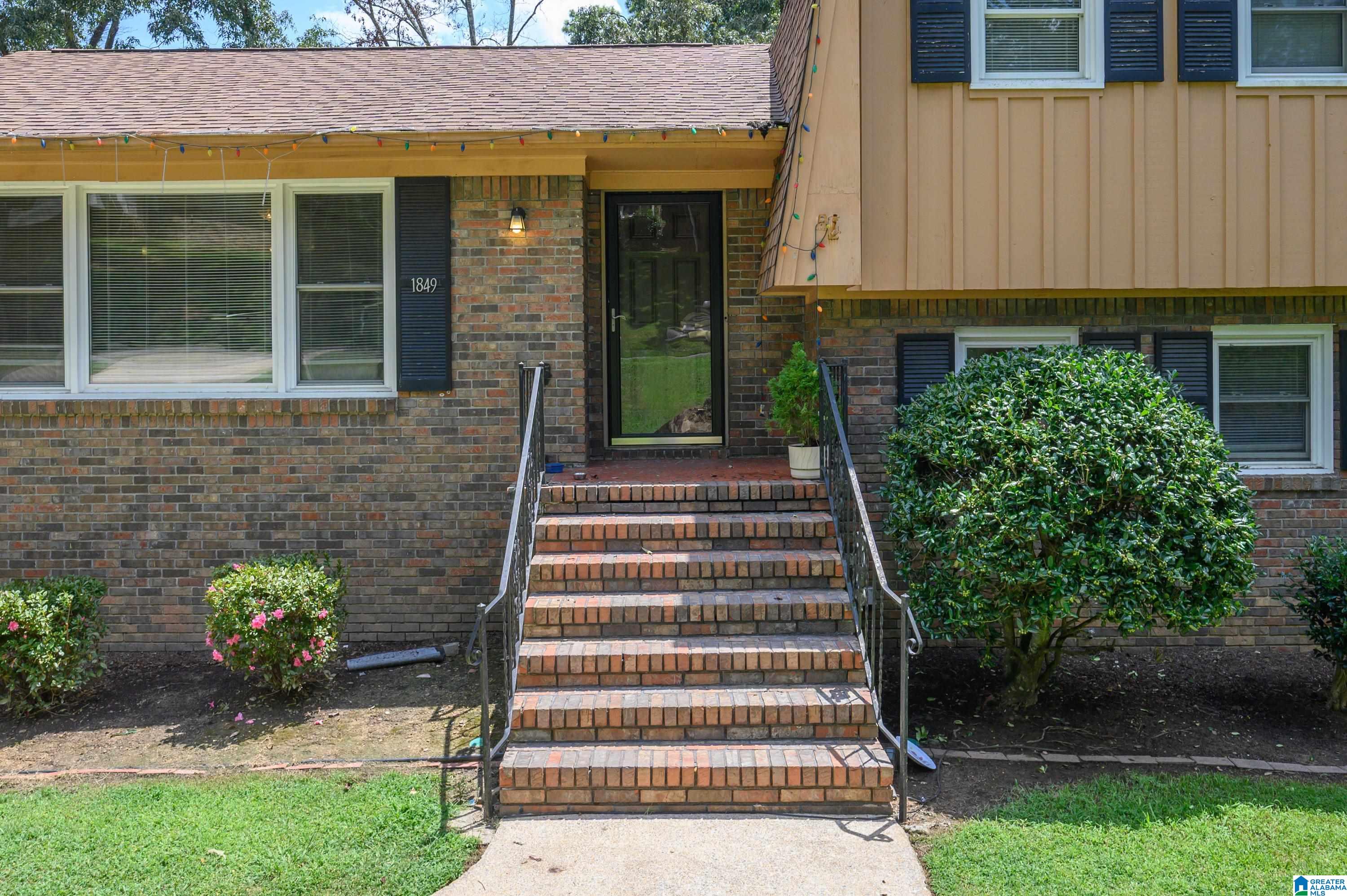 Photo 3 of Single family home for sale at 1849 Tall Timbers Dr, Hoover, AL 35226 | MLS# 21462476 | Listing updated on 2026-09-14
