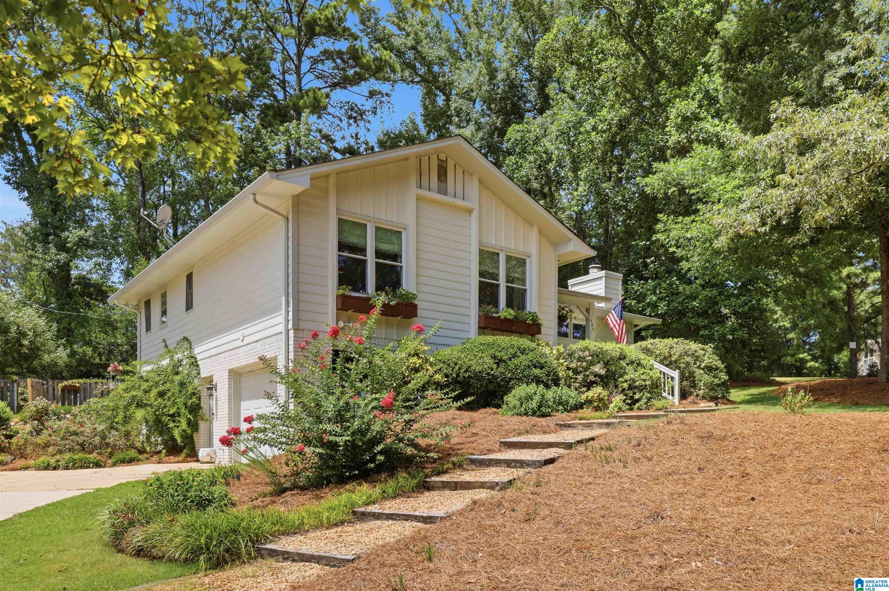 Photo 3 of Sale Pending at 490 S Sanders Rd, Hoover, AL 35226 | MLS# 21462479 | Listing updated on 2026-08-28
