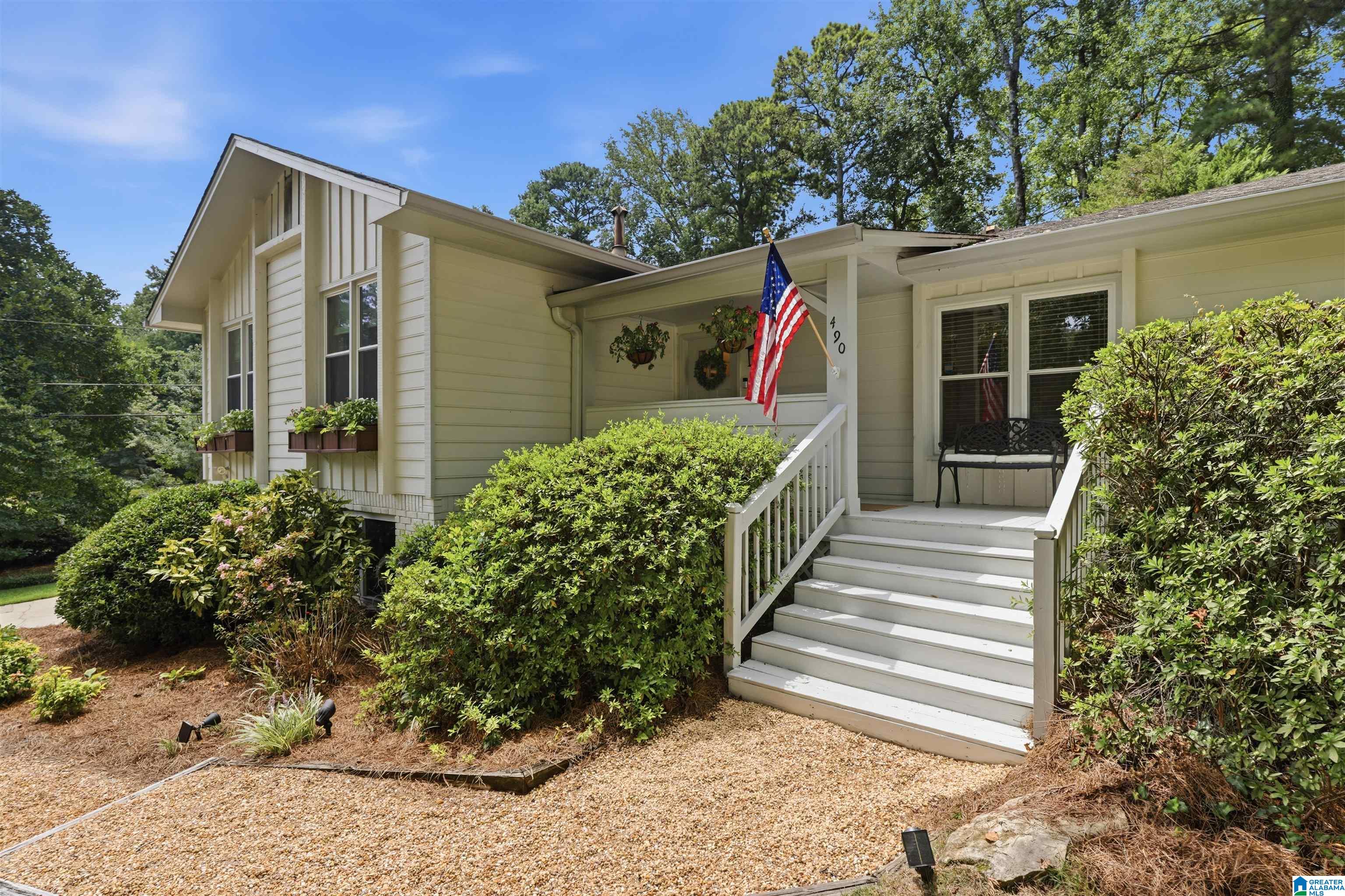 Photo 3 of Sale Pending at 490 S Sanders Rd, Hoover, AL 35226 | MLS# 21462479 | Listing updated on 2026-08-28