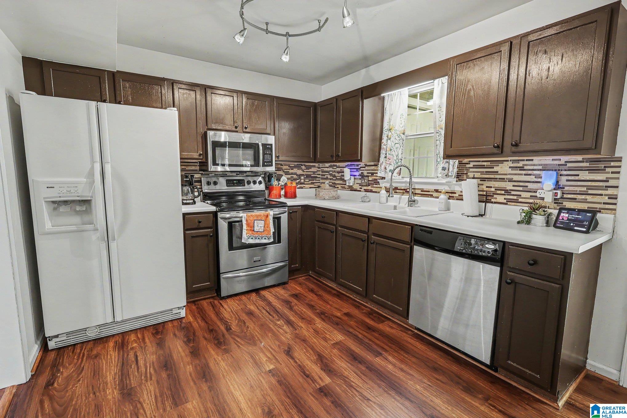 3rd image of 225 Willow Point Circle, Alabaster, AL 35007 | MLS# 21462630